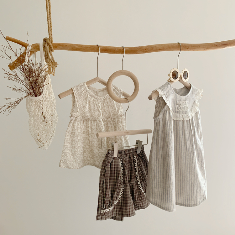 小碎花荷葉邊無袖背心