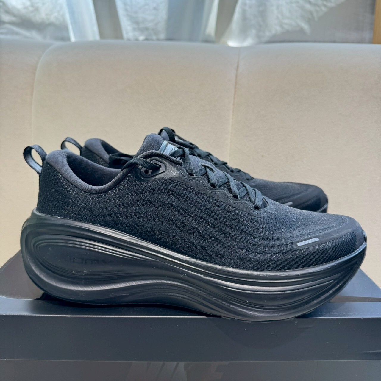 現貨在店【二手商品 US11/29CM 】NIKE VOMERO PLUS 'Black' 全黑 黑武士 黑魂 慢跑鞋【IO4482-002】MIKE