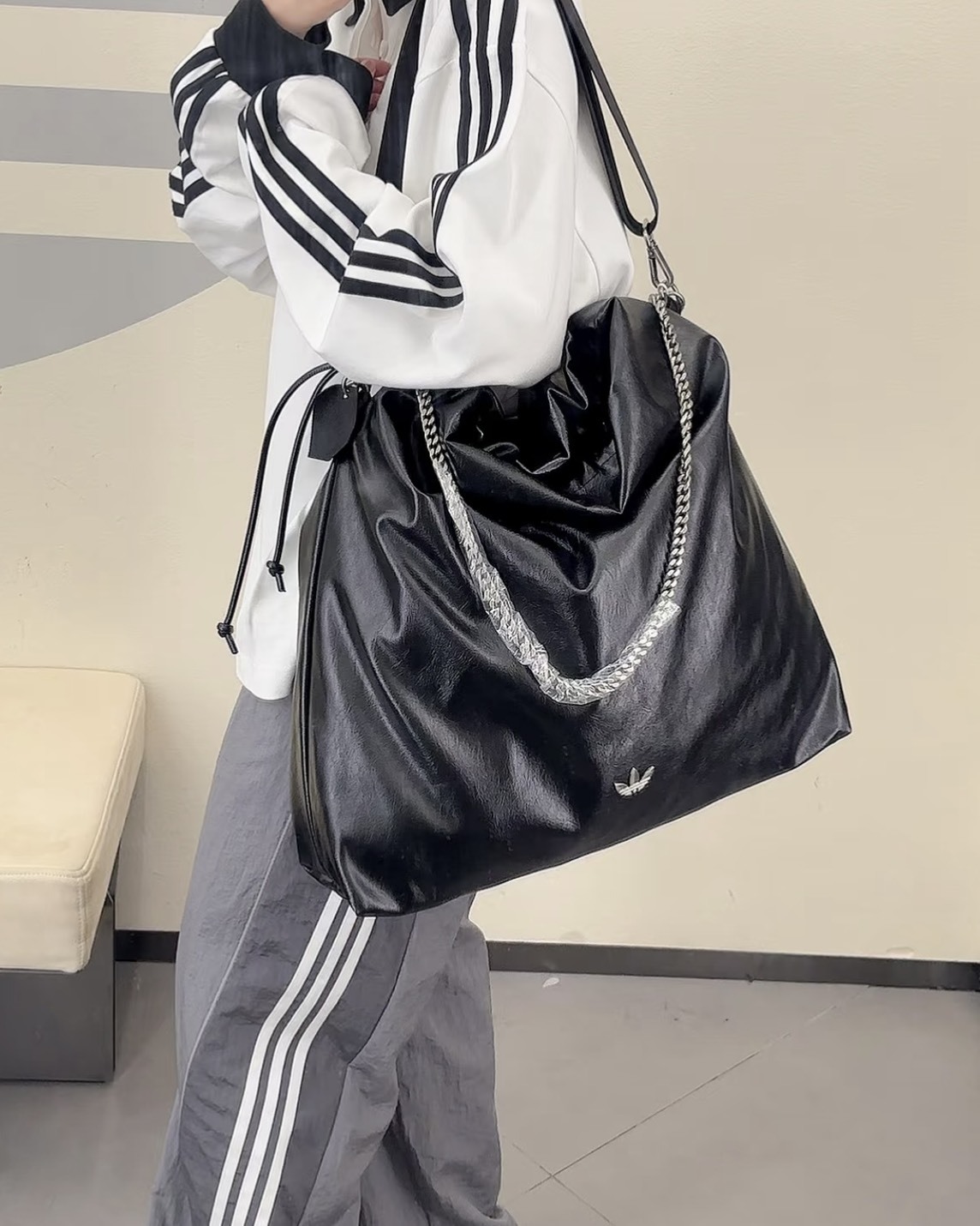 <香奈兒22平替款!!>Adidas Originals 愛迪達 小香風 大容量 單肩包 側背包 黑