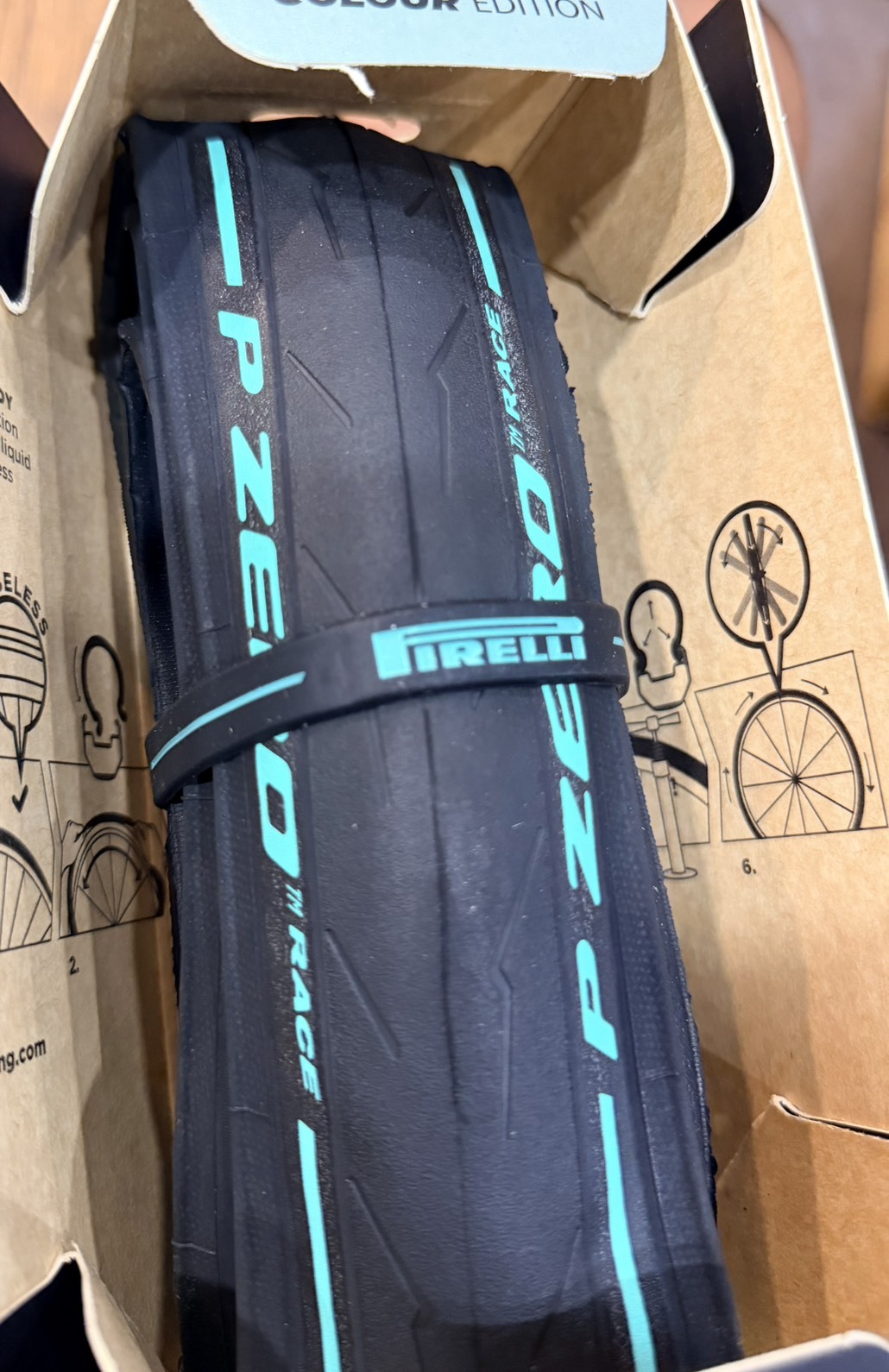 倍耐力 Pirelli P ZERO™ RACE 超輕量競速胎 OPEN版本 700X28C/湖水綠