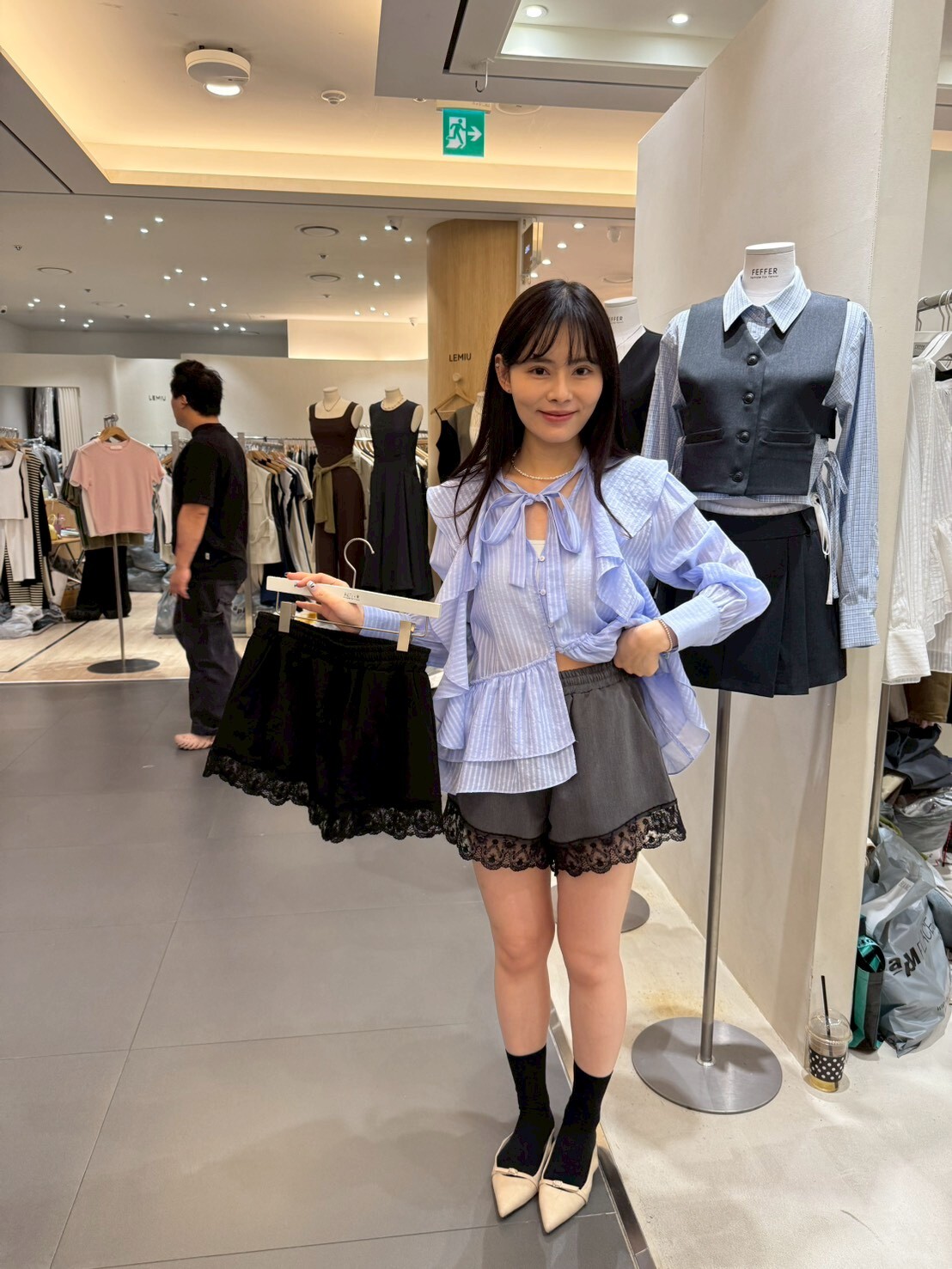 FF6028 拼蕾絲邊短褲