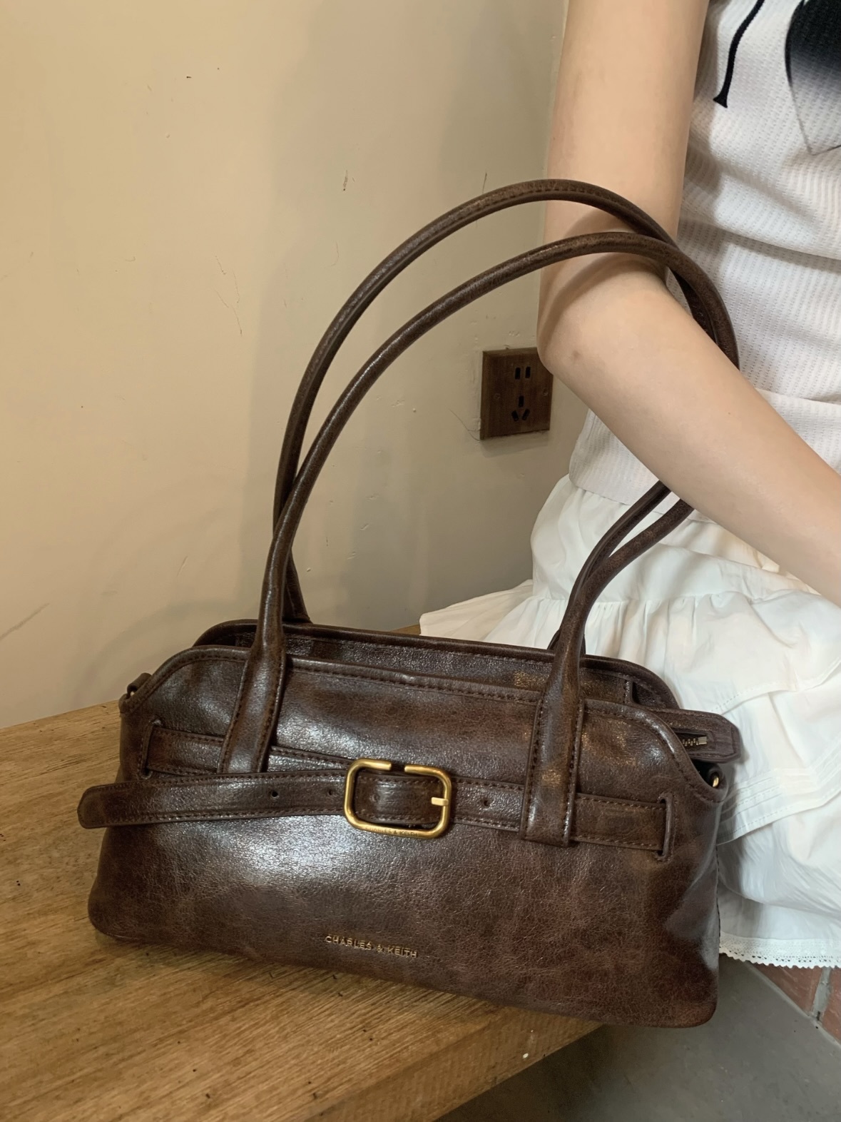 <質感復古包🤎>Charles & Keith 小CK 復古保齡球包 中號