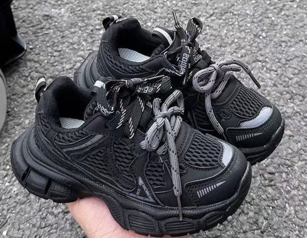 運動風黑色休閒鞋