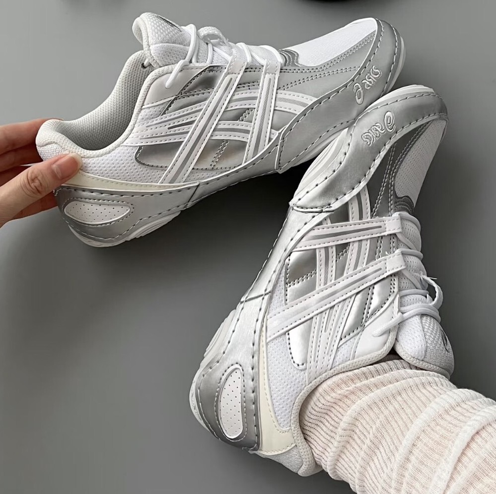 ASICS 休閒鞋 HYPERSYNC 白銀 薄底 復古鞋 男女 1203A879100