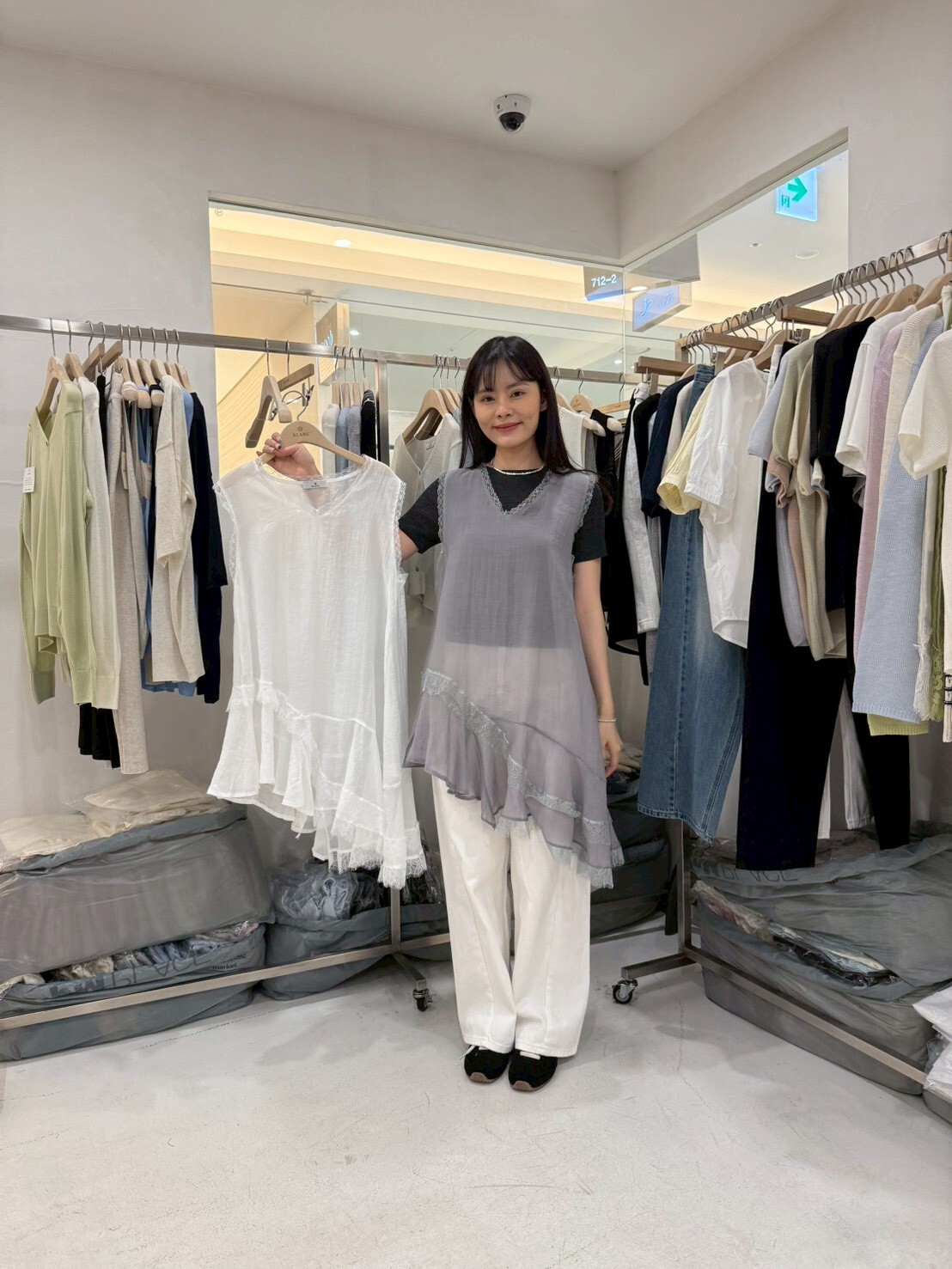 MB6020 透透拼蕾絲長背心