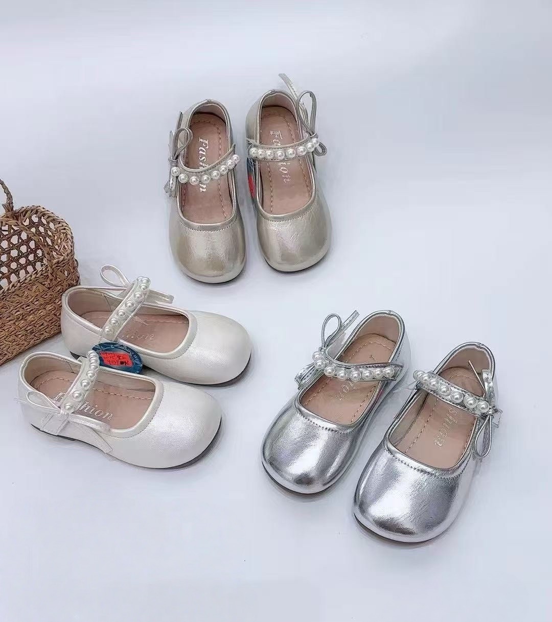 亮面珠珠娃娃鞋