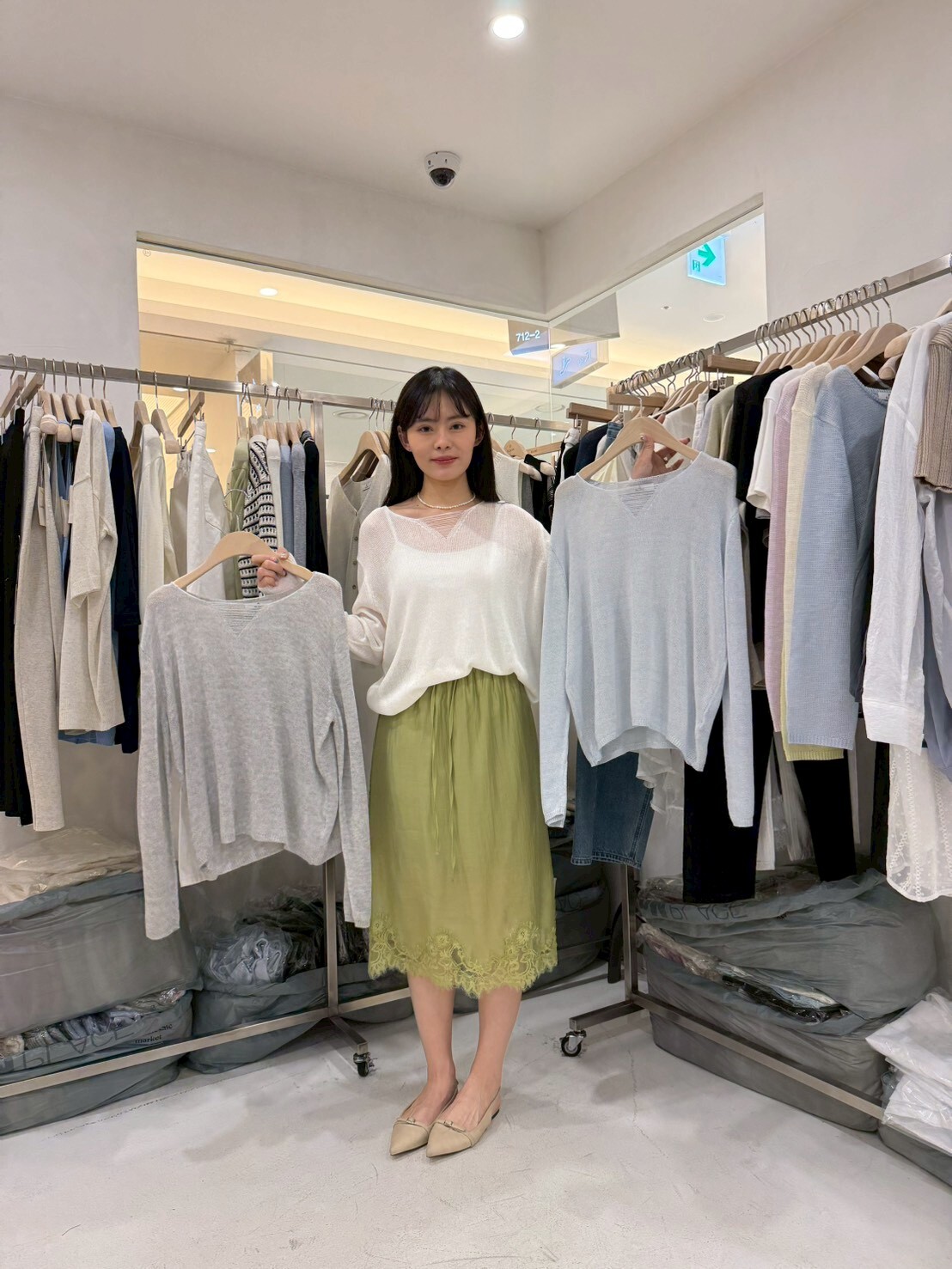 MB6016 開V領口設計薄線料上衣