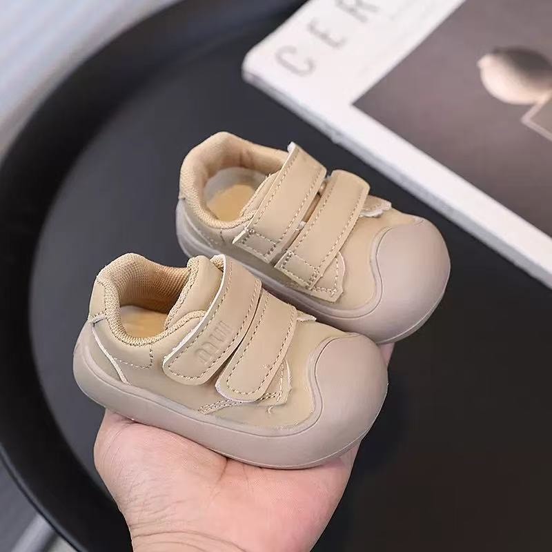 素色圓頭休閒鞋