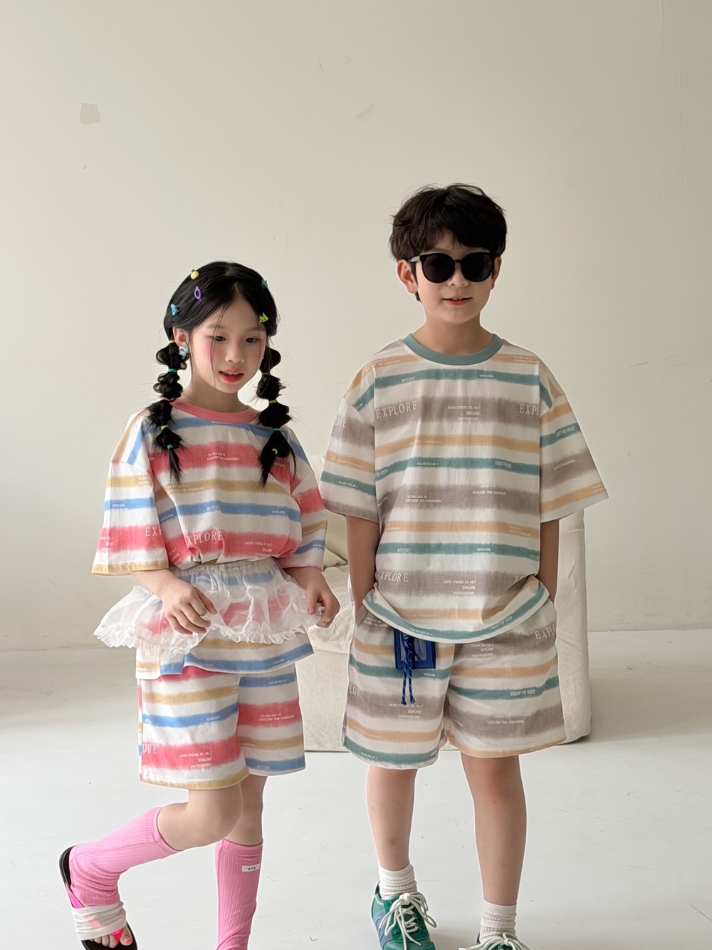 兄弟姐妹一起穿_彩色條紋套裝