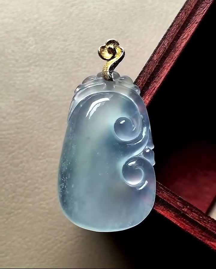 326429 翡翠高冰如意