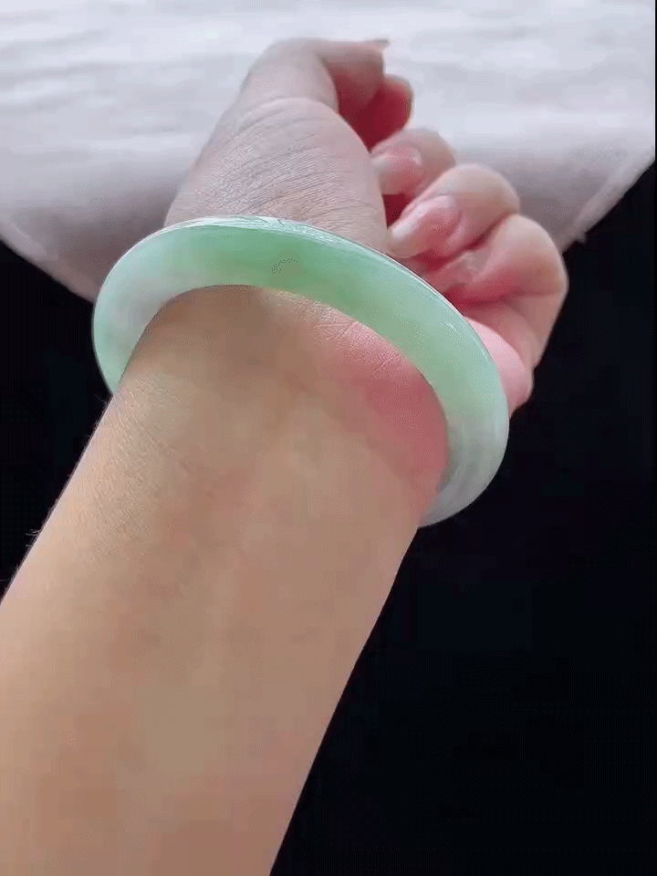 326432 55.1mm冰糯飄綠翡翠圓條手鐲 (54-56)