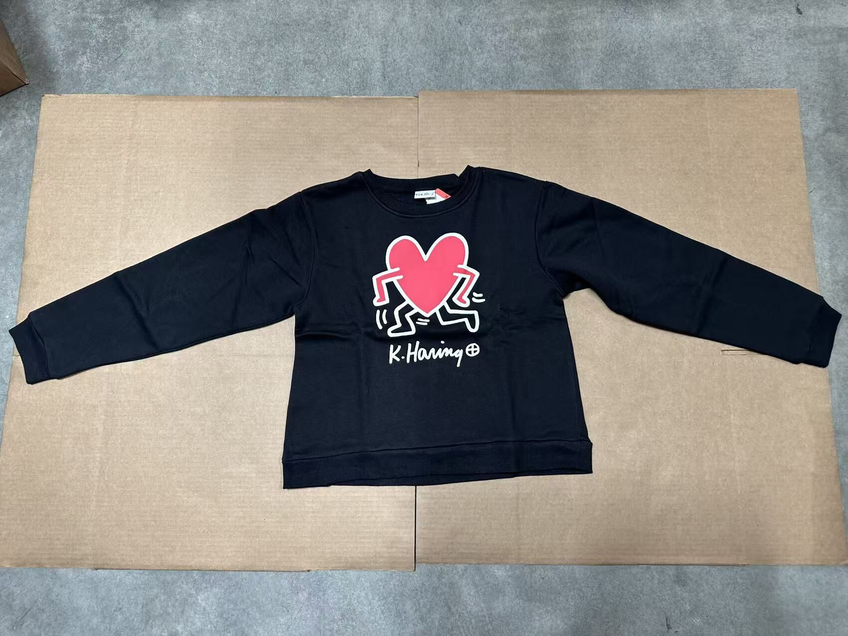 【現貨】H041076 Keith Haring 女裝圓領塗鴉愛心印花長袖衛衣