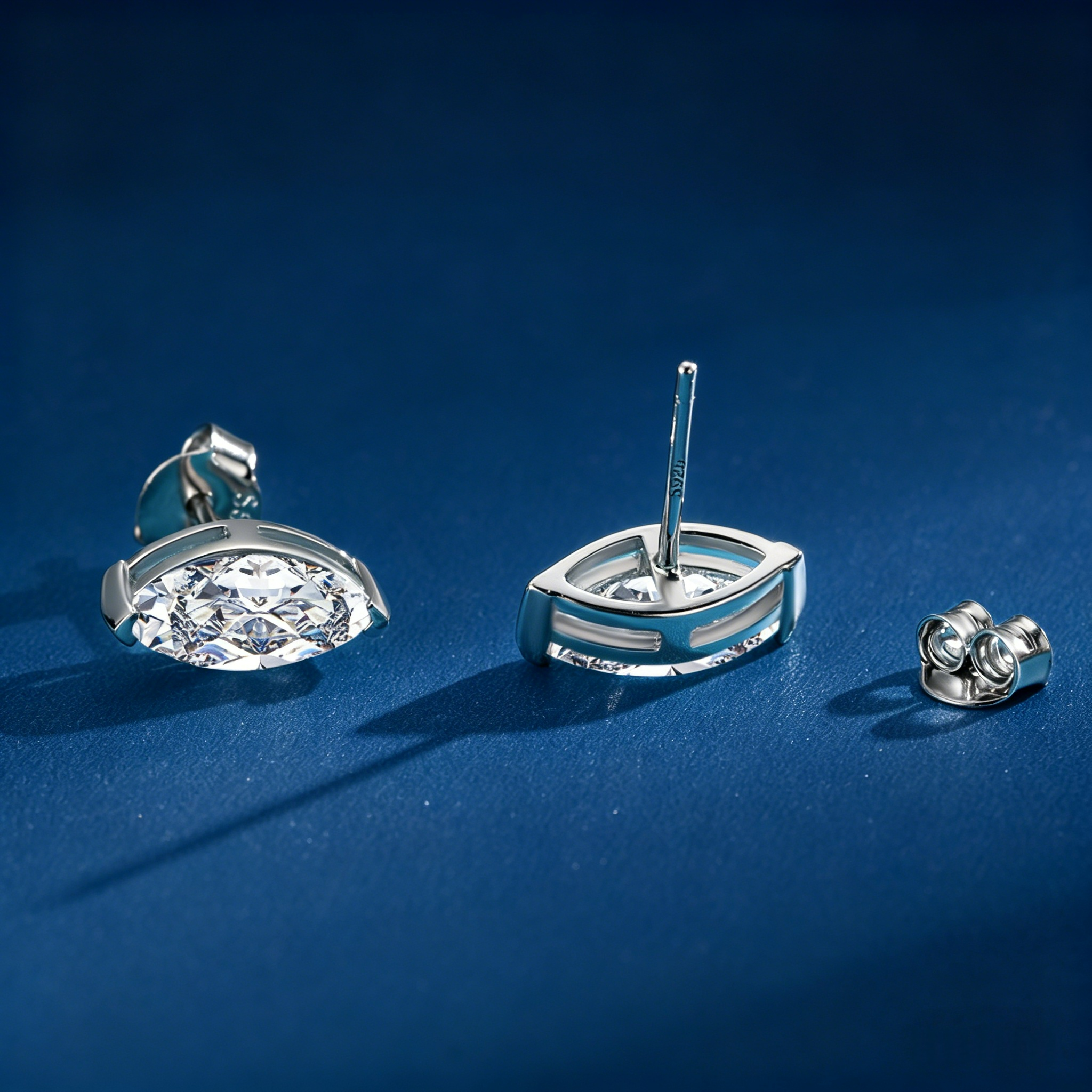 莫桑鑽馬眼形耳釘       E2C011B