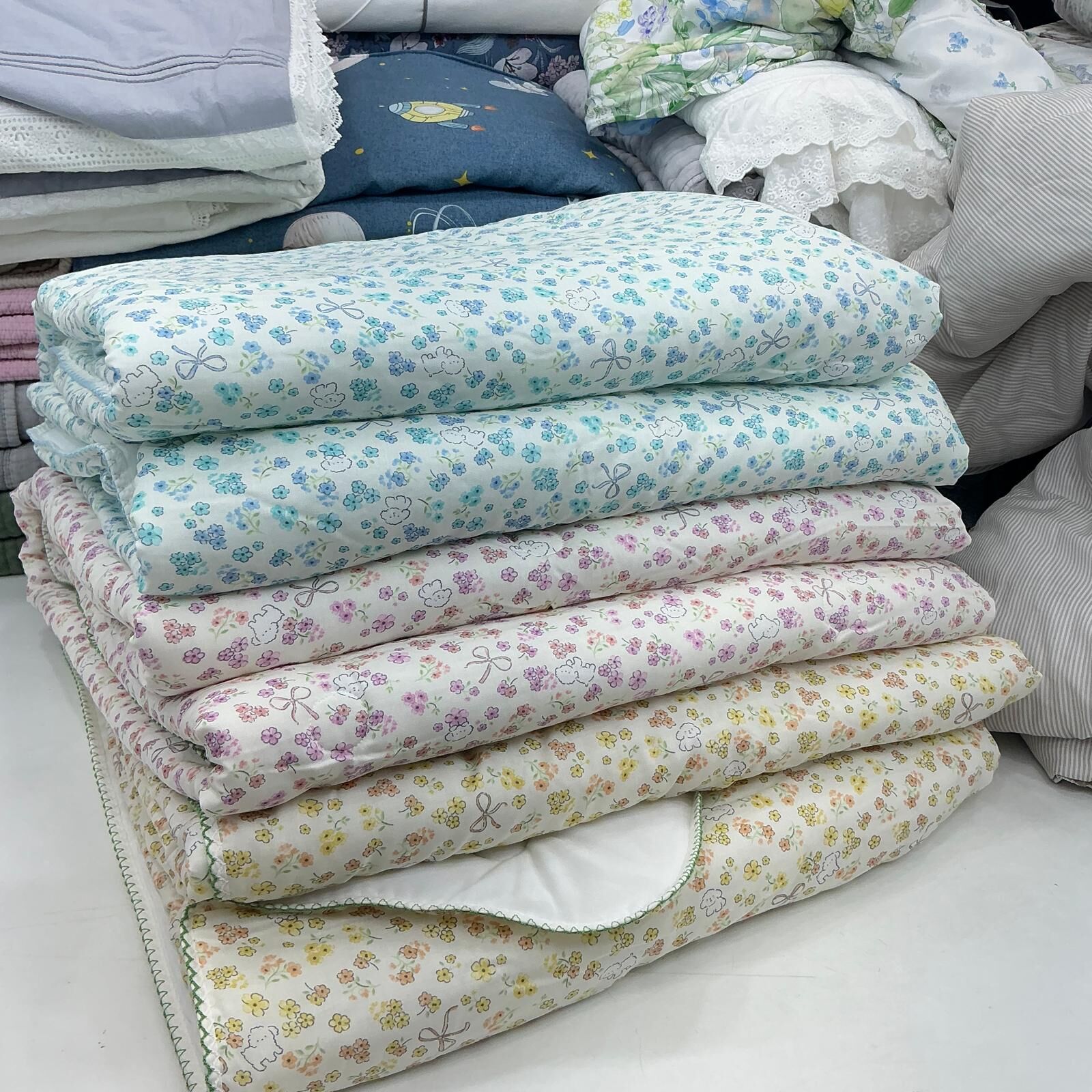 O72 夏天冰絲被 一面天絲,一面涼感-7.7度  S Size: 160x210 $469 / Q size: 200x230 $549 枕頭袋$109/1個 $199/2個