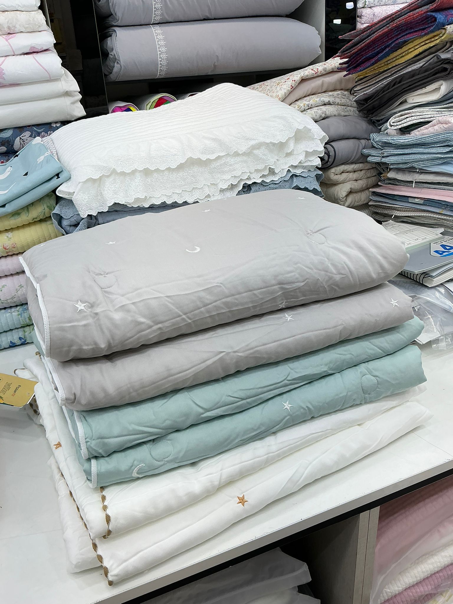 O73 夏天冰絲被 (一面天絲，一面涼感-7.7度) S Size: 160x210 $499 / Q size: 200x230  $599 枕頭袋$109/1個 $199/2個 made in korea