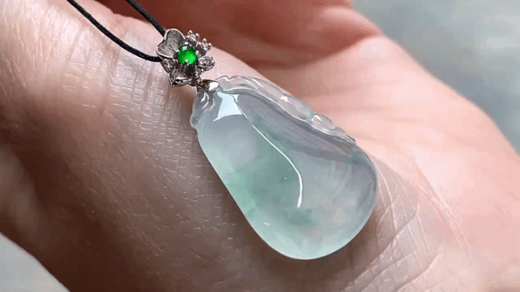 326526 翡翠冰種飄彩福瓜吊墜