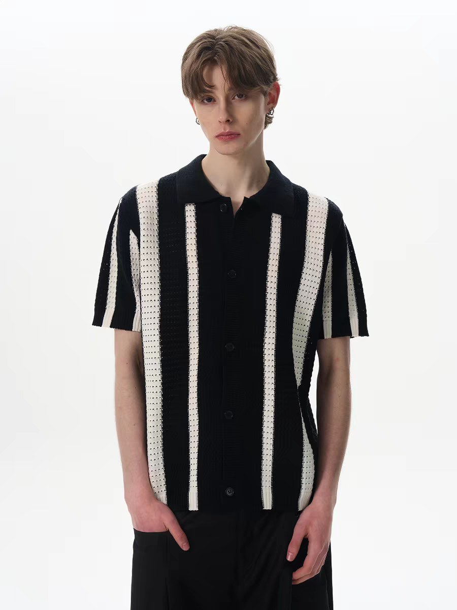140. Black & White Short-sleeve Knit Shirt