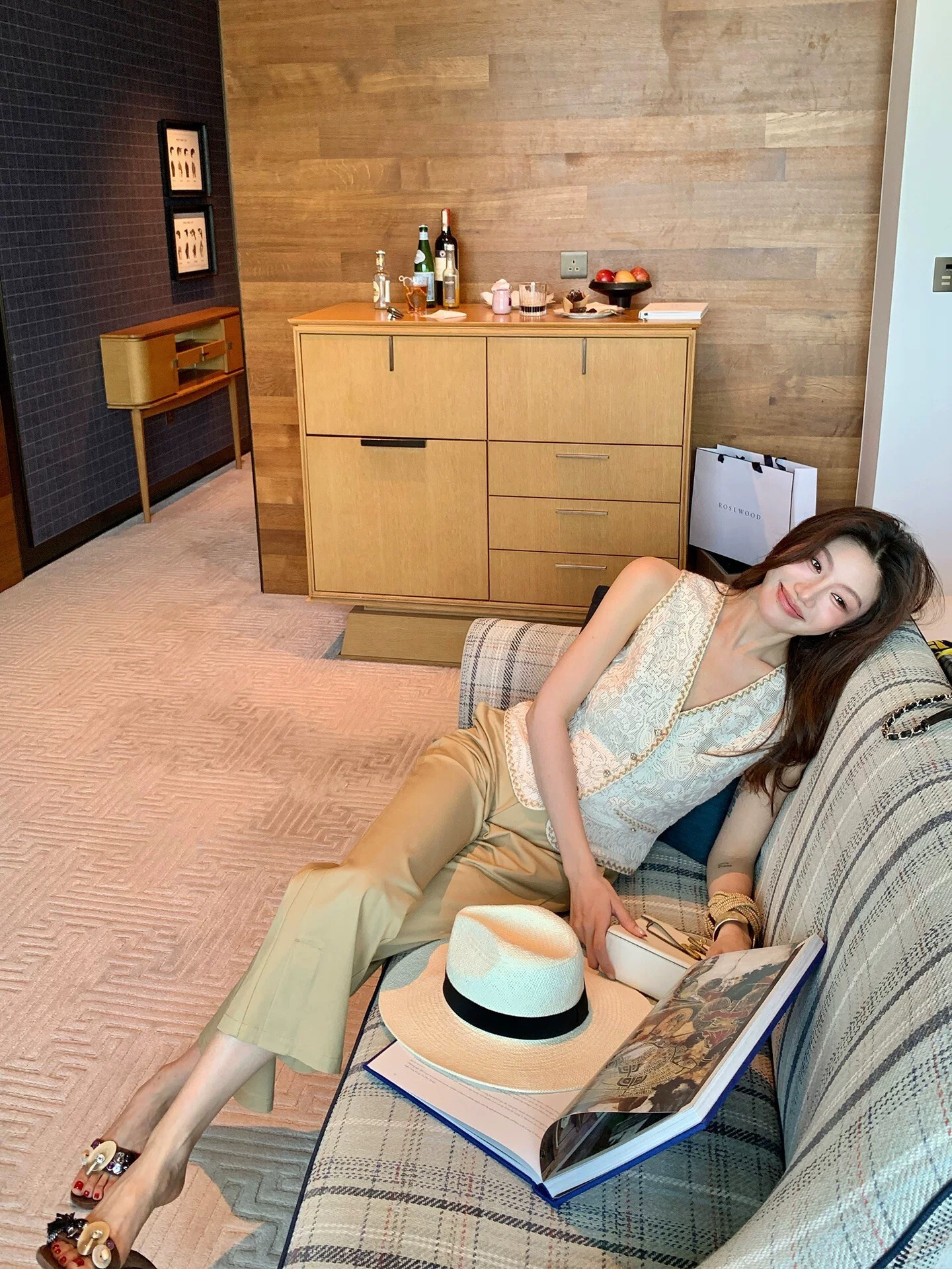 雲朵白蕾絲編織滾邊V領背心-S-XL (Elegant & Love)