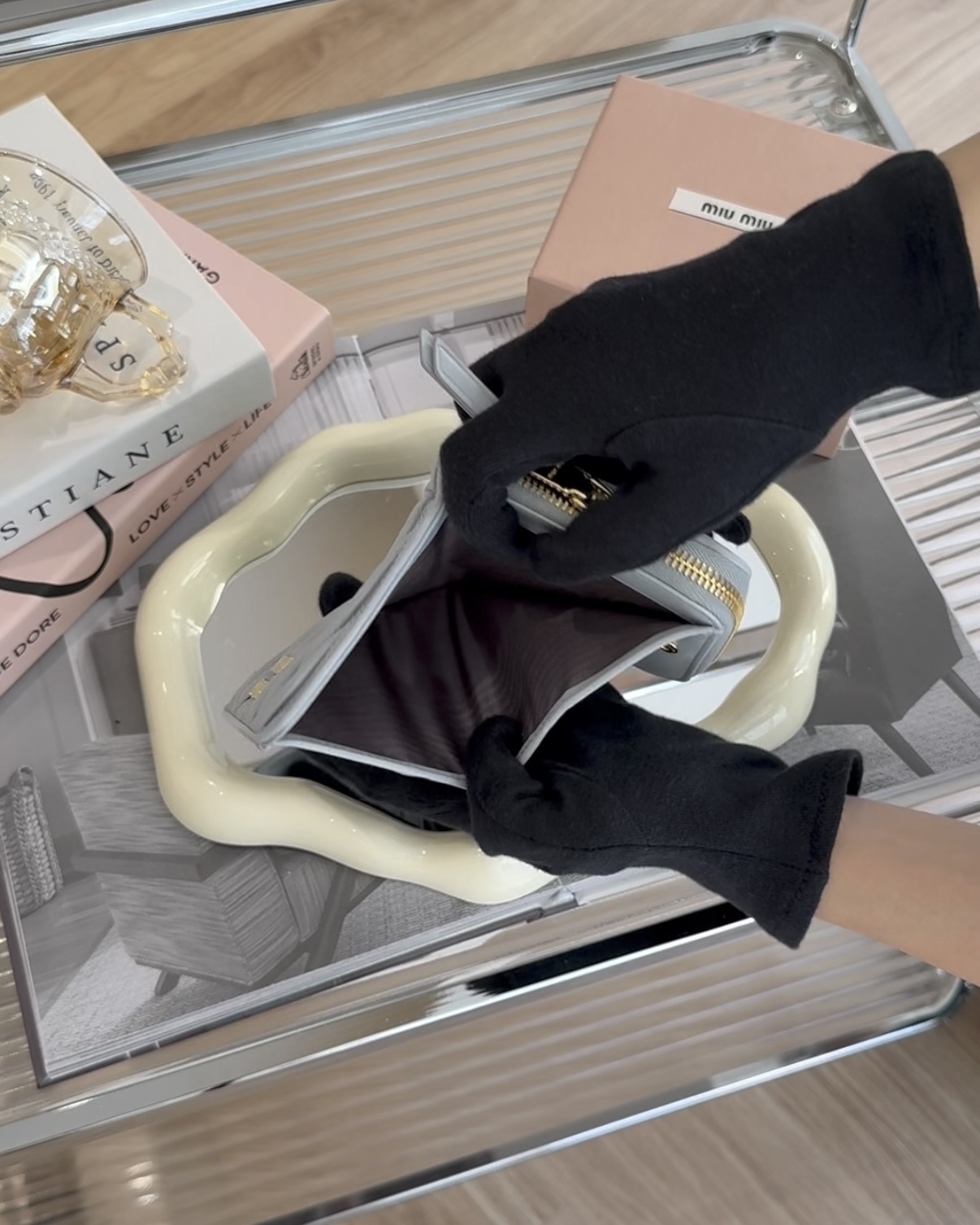 MIUMIU｜MATELASSE 對開側邊零錢短夾 藍色