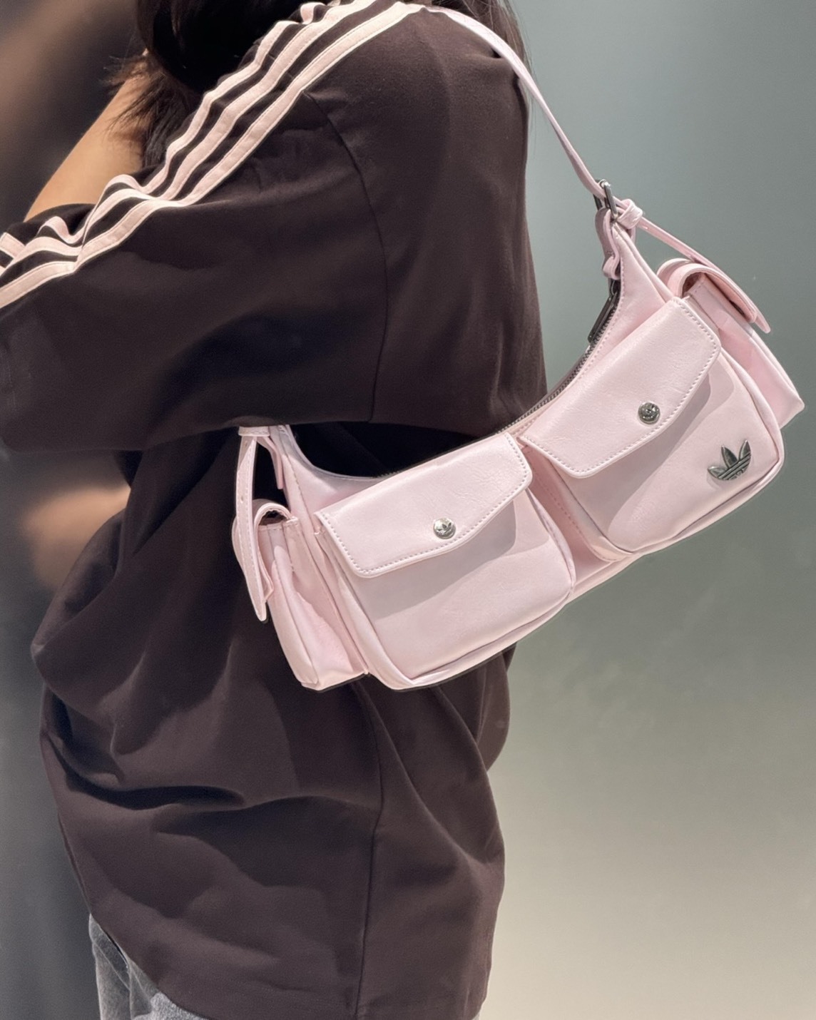 ADIDAS ORIGINALS CLASSIC SPORT 可調節背帶 櫻花粉 機車包