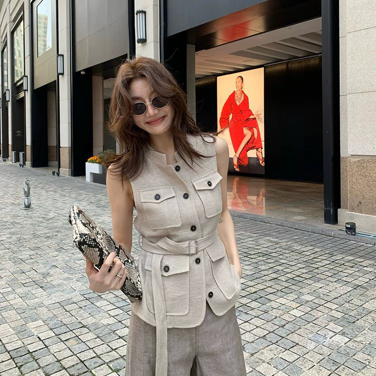 附綁帶奶油杏翻領排釦口袋背心上衣-S-XL (Elegant & Love)