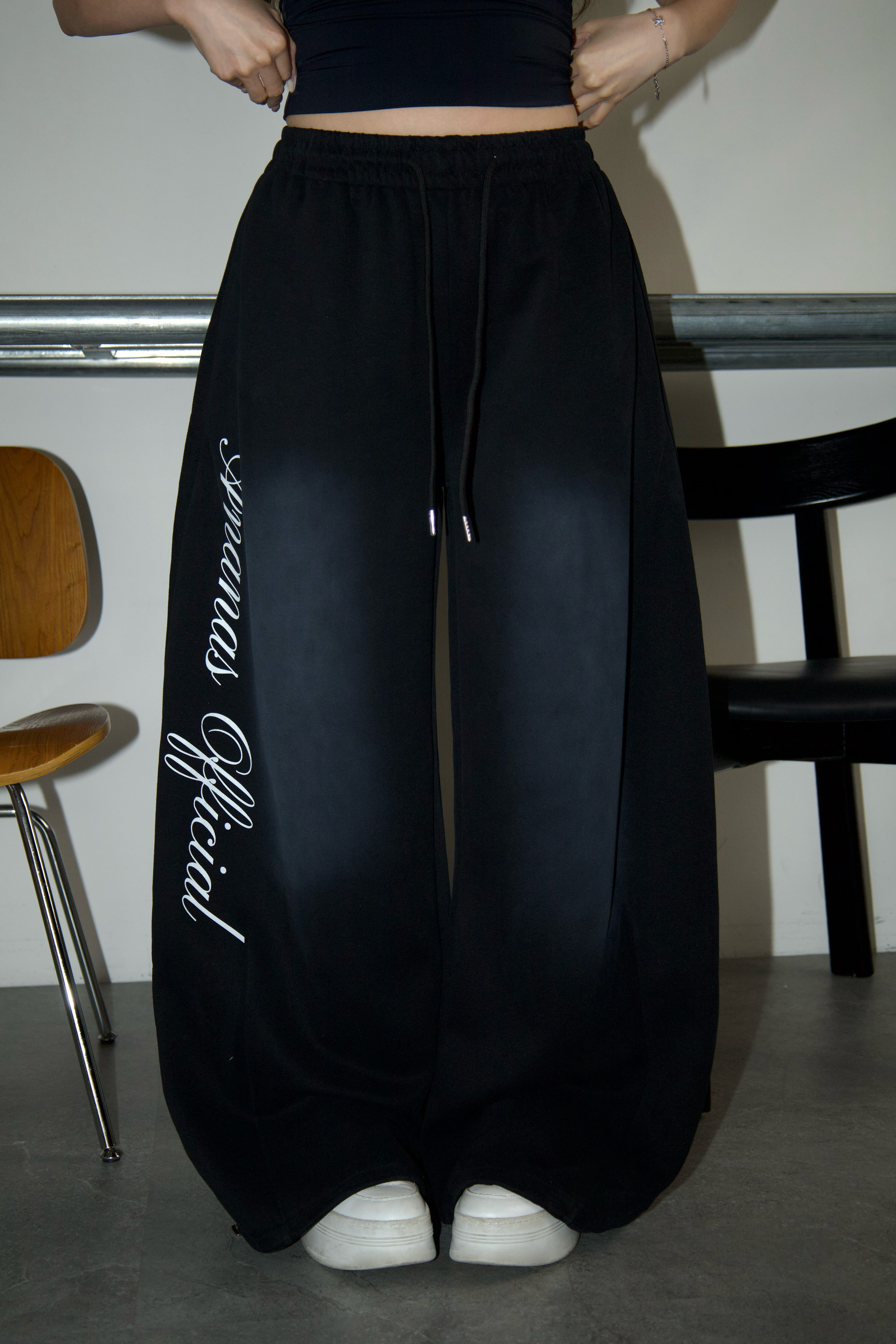 [ Ananas設計款✨] 品牌LOGO噴漆刷色棉彎刀褲