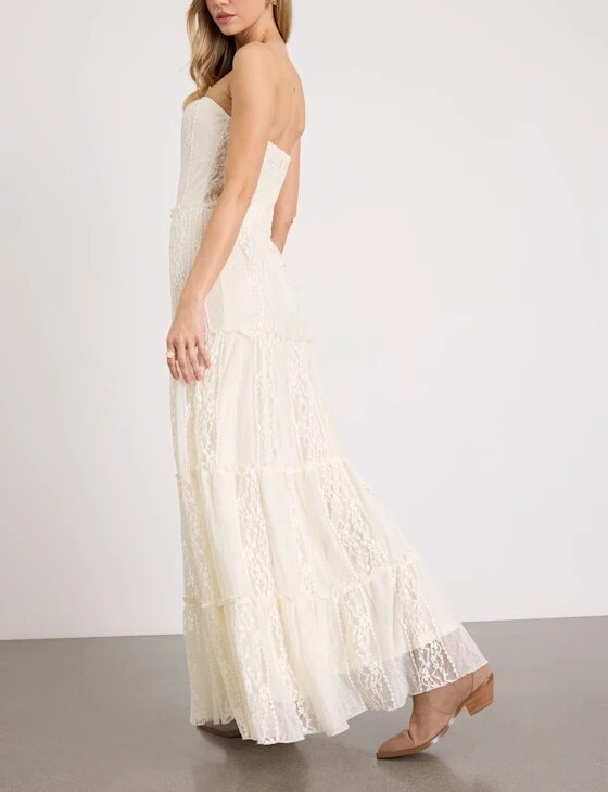 Ivory米白色蕾絲綁帶Cutout桃心領Dress