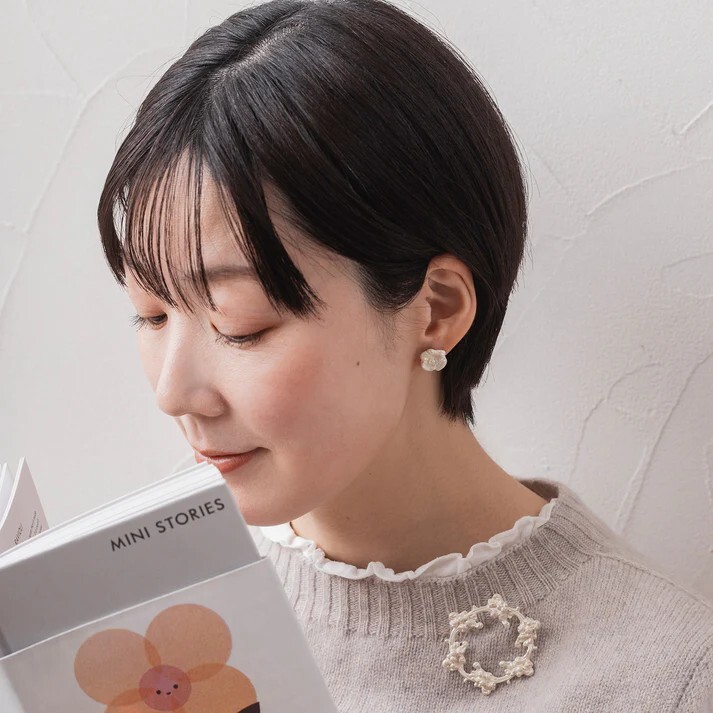 Pisceans - 芍藥針式耳環 / 銀色