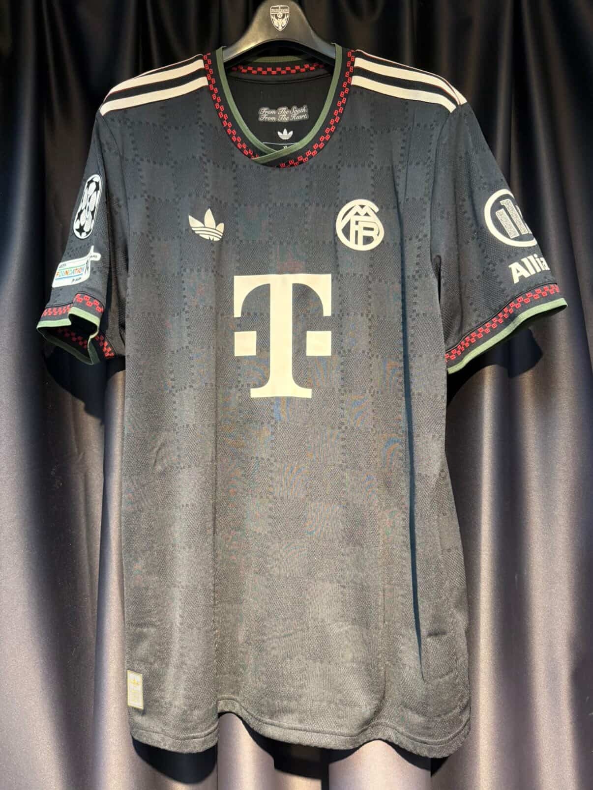 2025/2026 拜仁慕尼黑 三客球員版 #17 LUIS DÍAZ (USED , 9/10 )