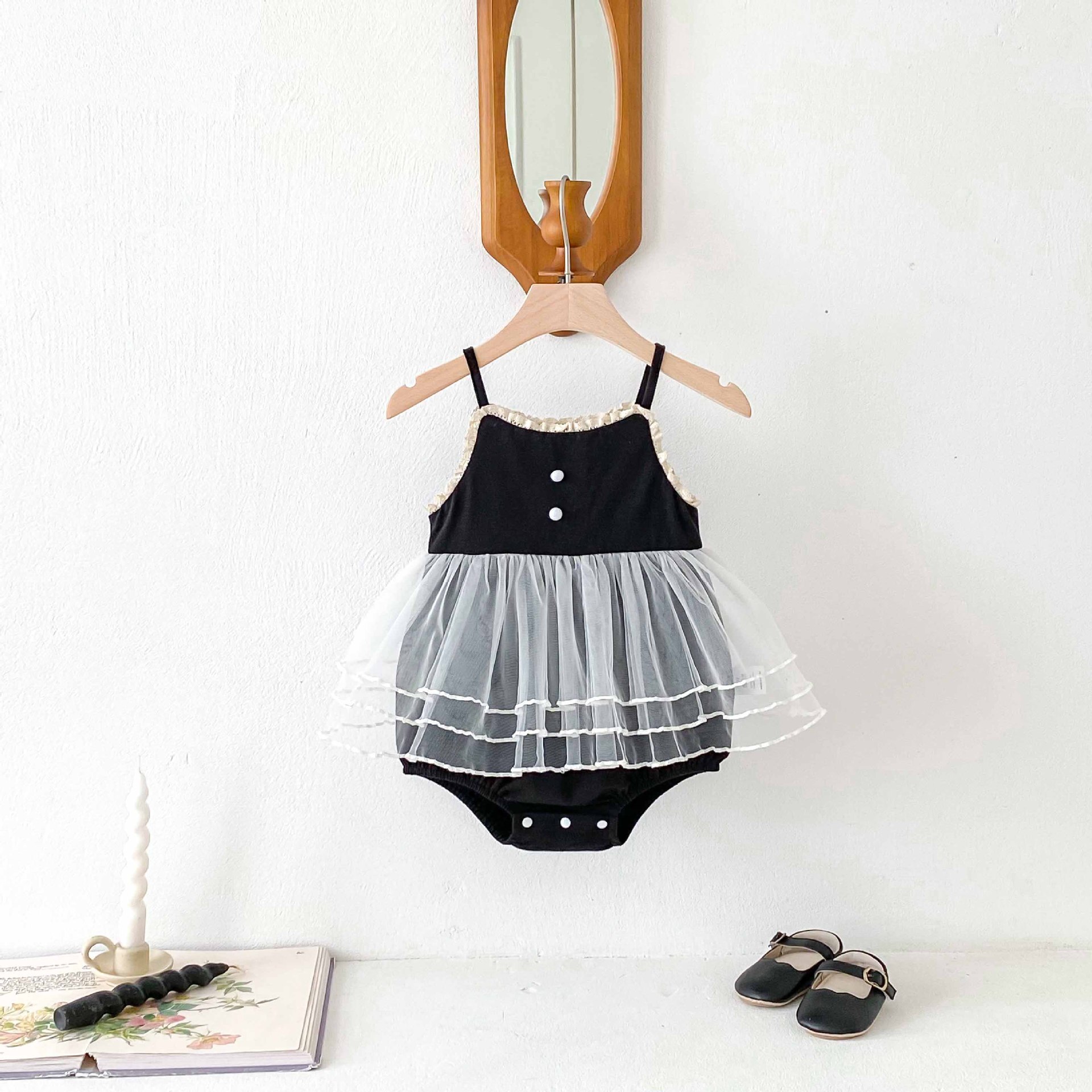 【H0654】甜美蕾絲花邊吊帶包屁衣(66-90)