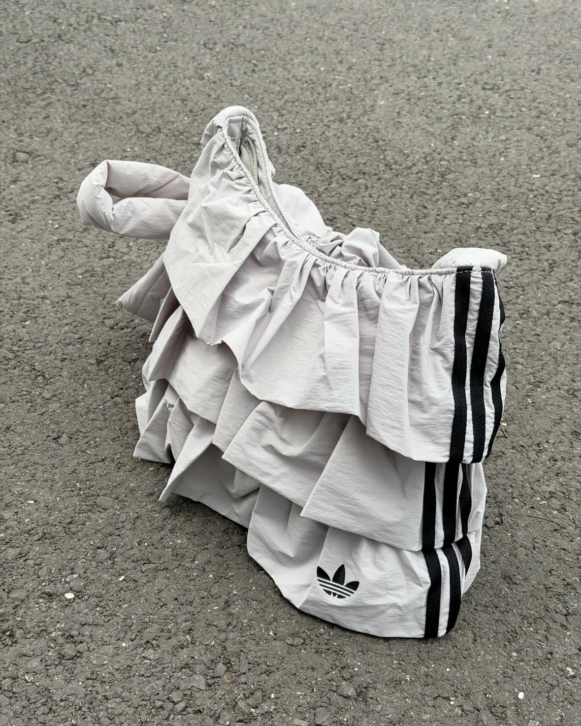 ADIDAS ORIGINALS 荷葉邊 綁帶 拉鍊單肩包