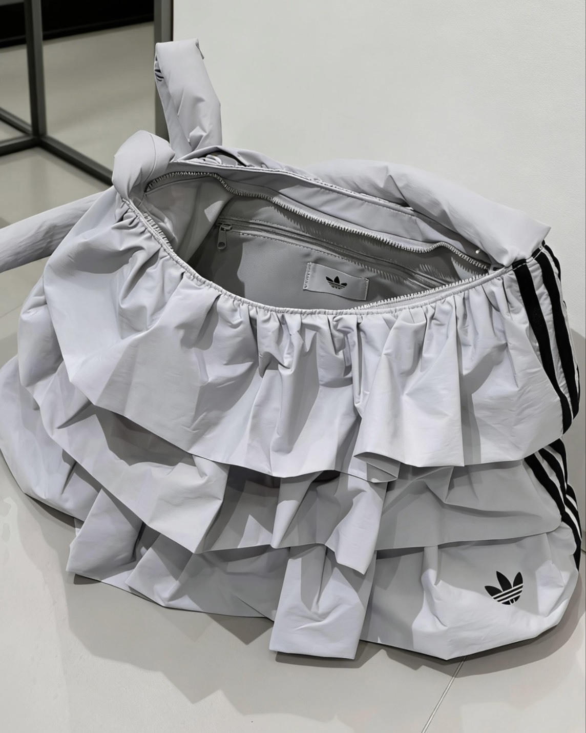 ADIDAS ORIGINALS 荷葉邊 綁帶 拉鍊單肩包