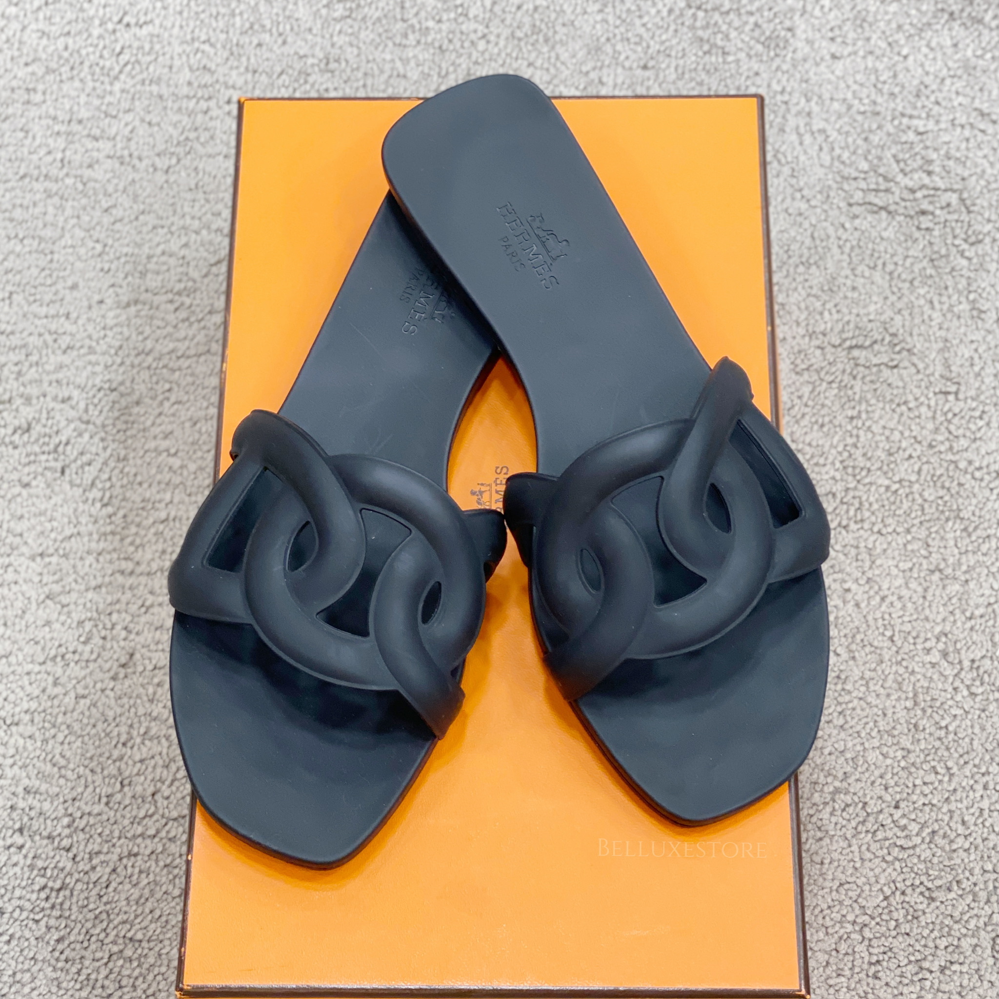 Pre-owned] Hermes aloha sandals 35 Noir