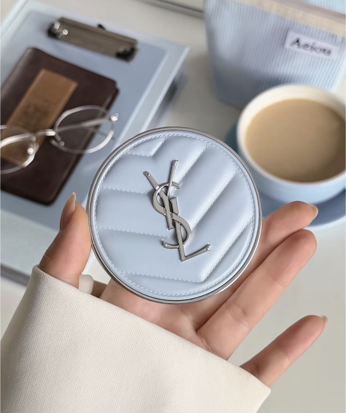 YSL 夢幻冰藍氣墊粉餅