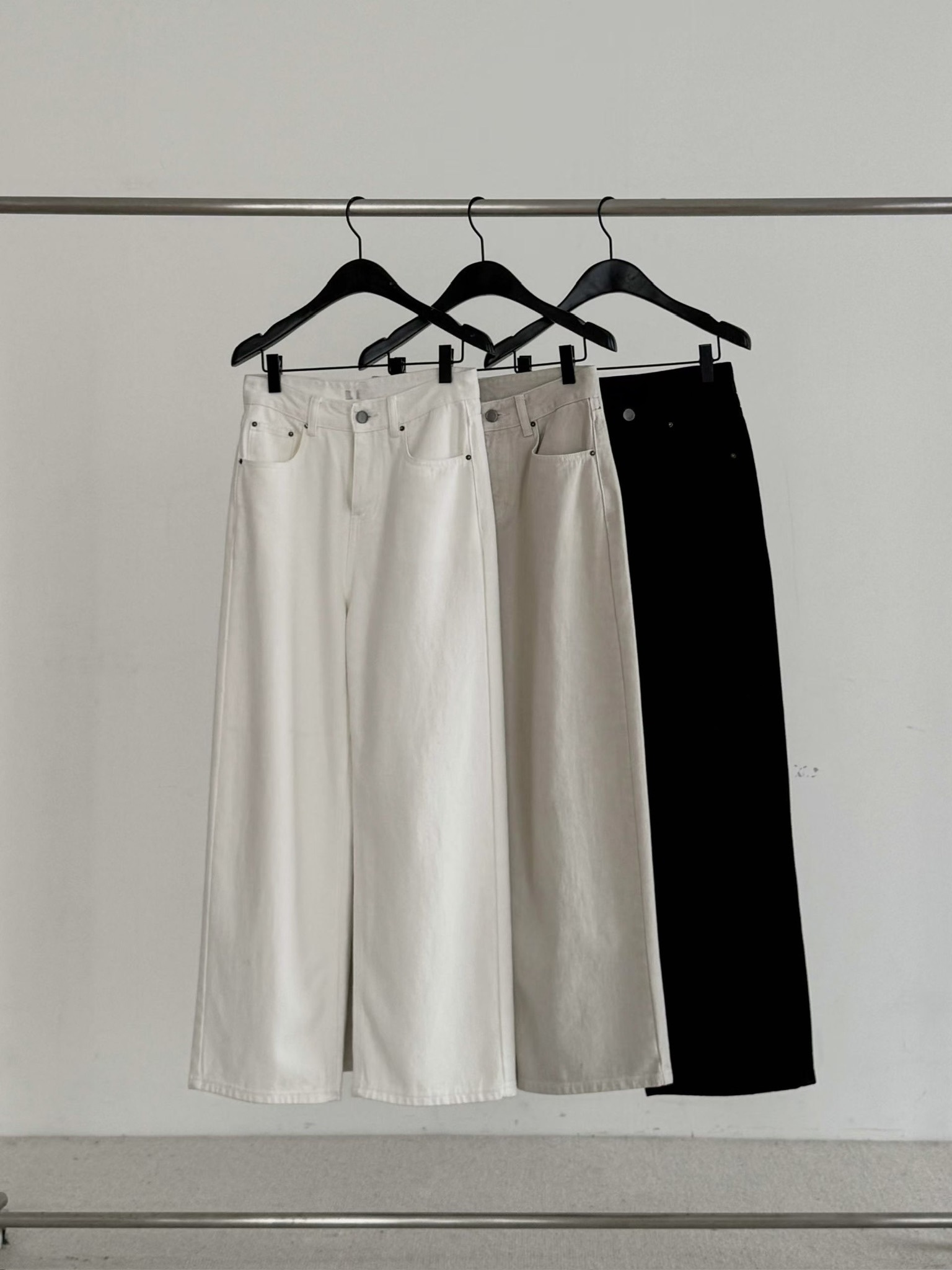 E12 直筒休閒長褲 S/M/L (黑/灰米/白)