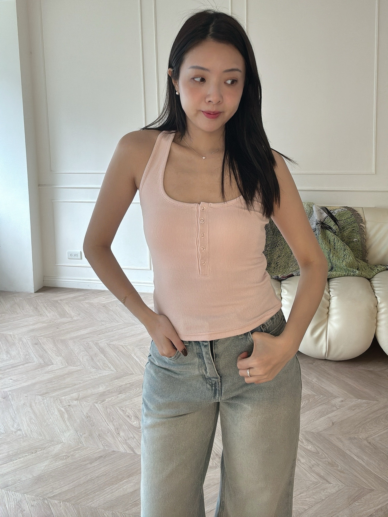 E05 繞脖扭扣背心（粉/米/灰/白）