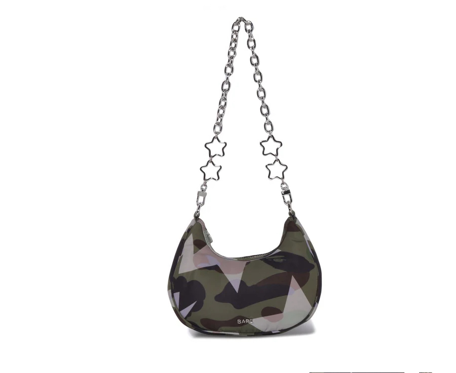 【BAPE配件】0411發售 2STA OVER PRINT 1ST CAMO QUILTING MOON SHAPE BAG ● 1M30-289-301