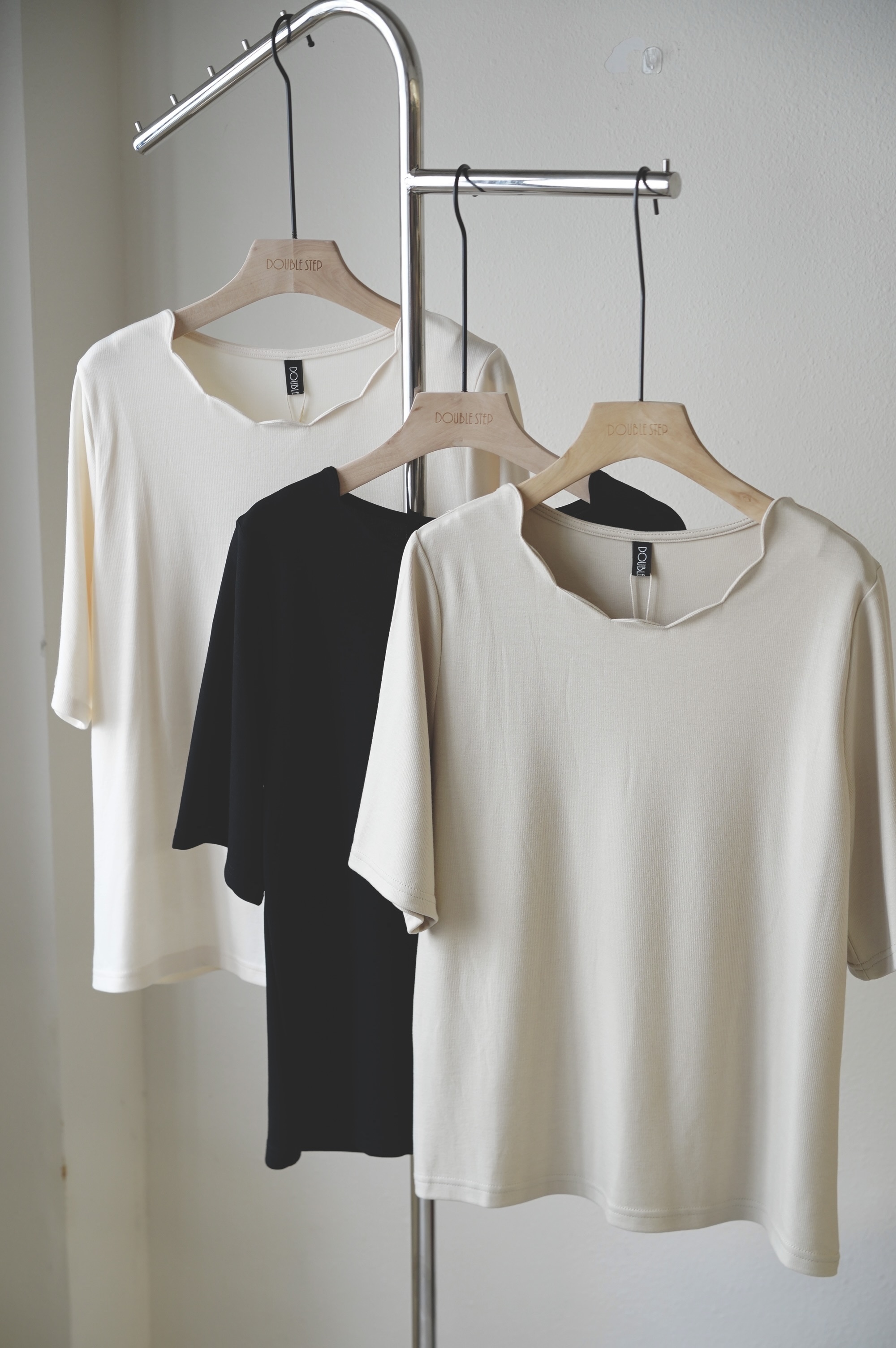 顯瘦舒適～浪領上衣-BL62988