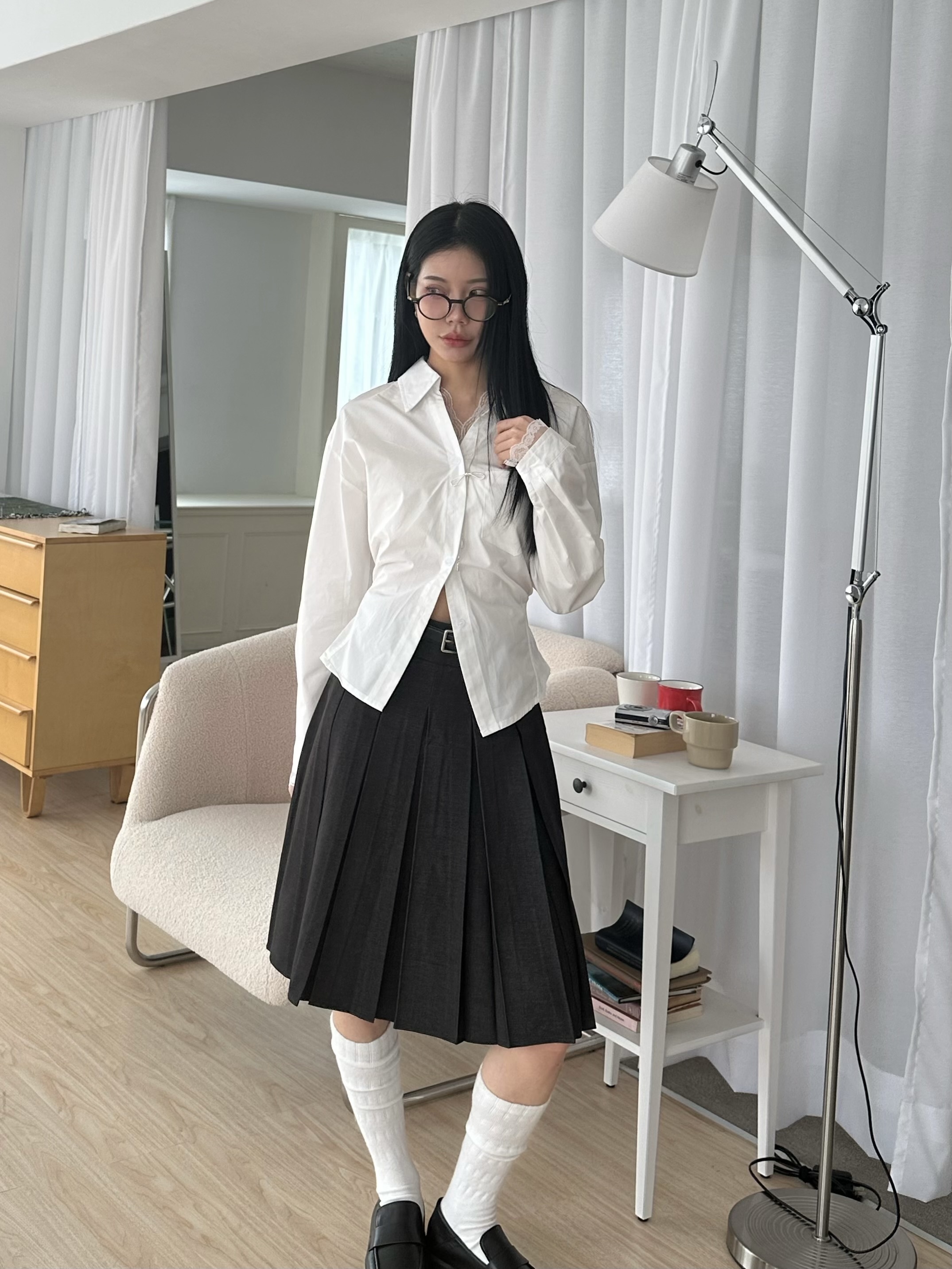 春日v領腰線白襯衫