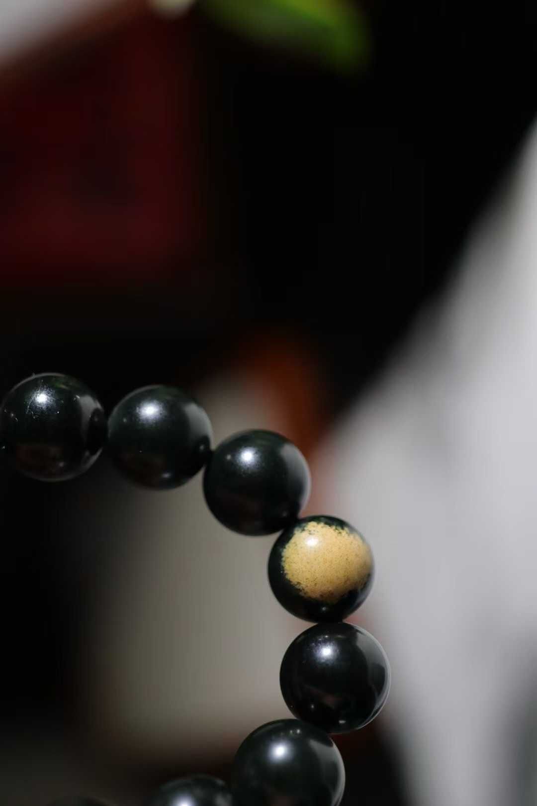 326742 和田玉河磨籽料原皮黑青籽料手串 (12mm直徑)