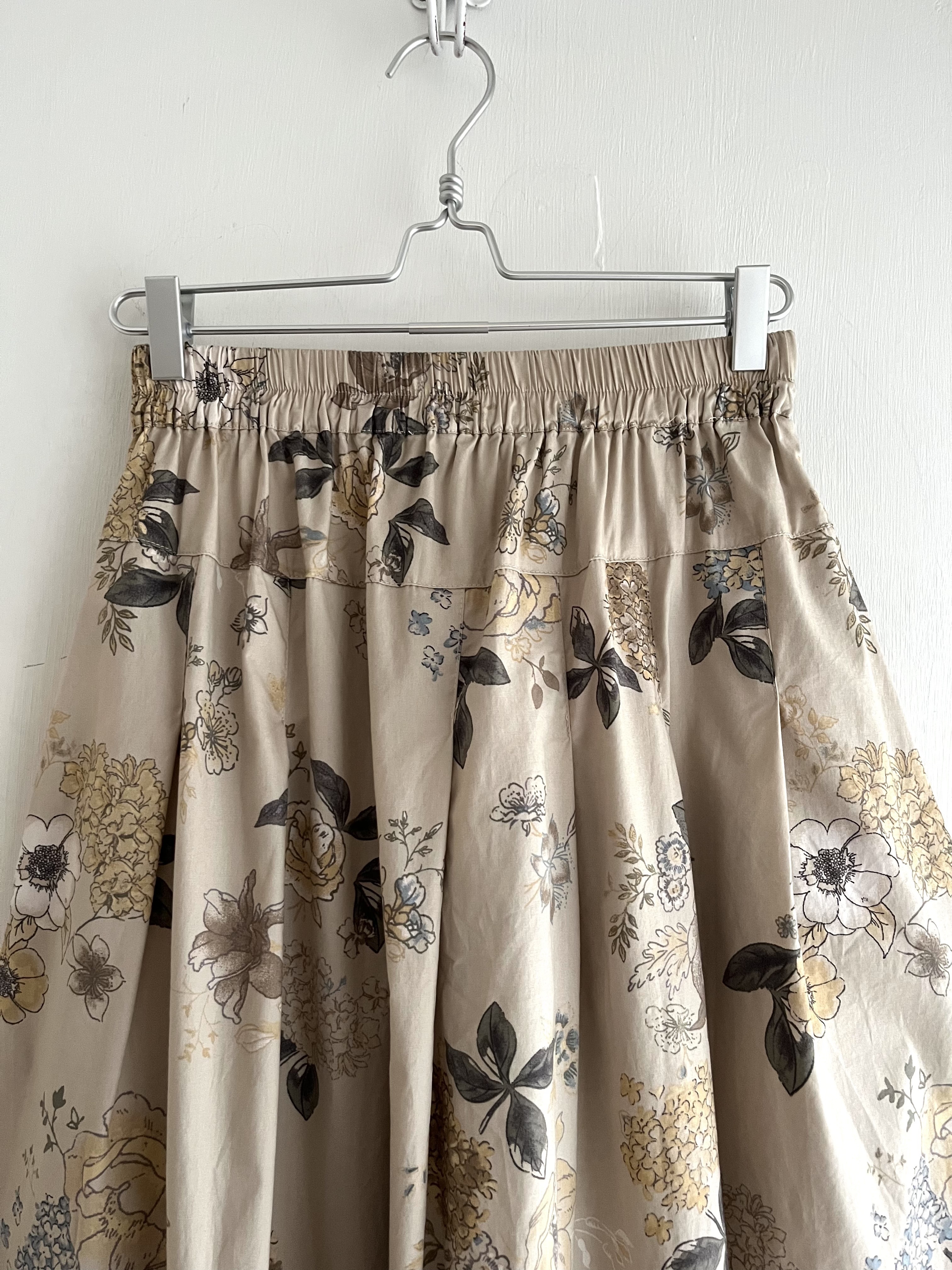 YUTA & YUTI米色花花全橡筋裙