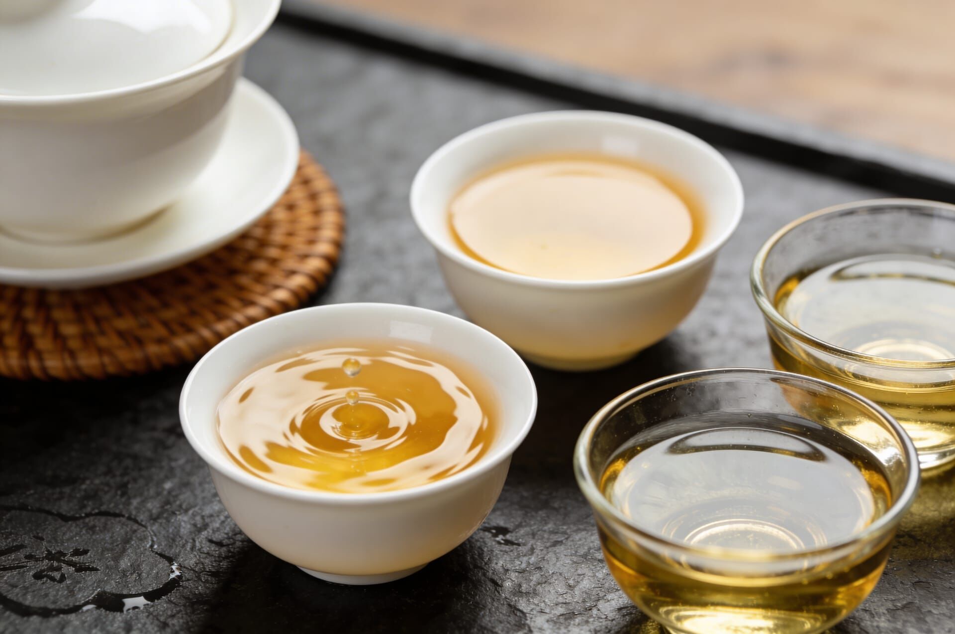高山烏龍精緻焙火，細膩花果韻回甘