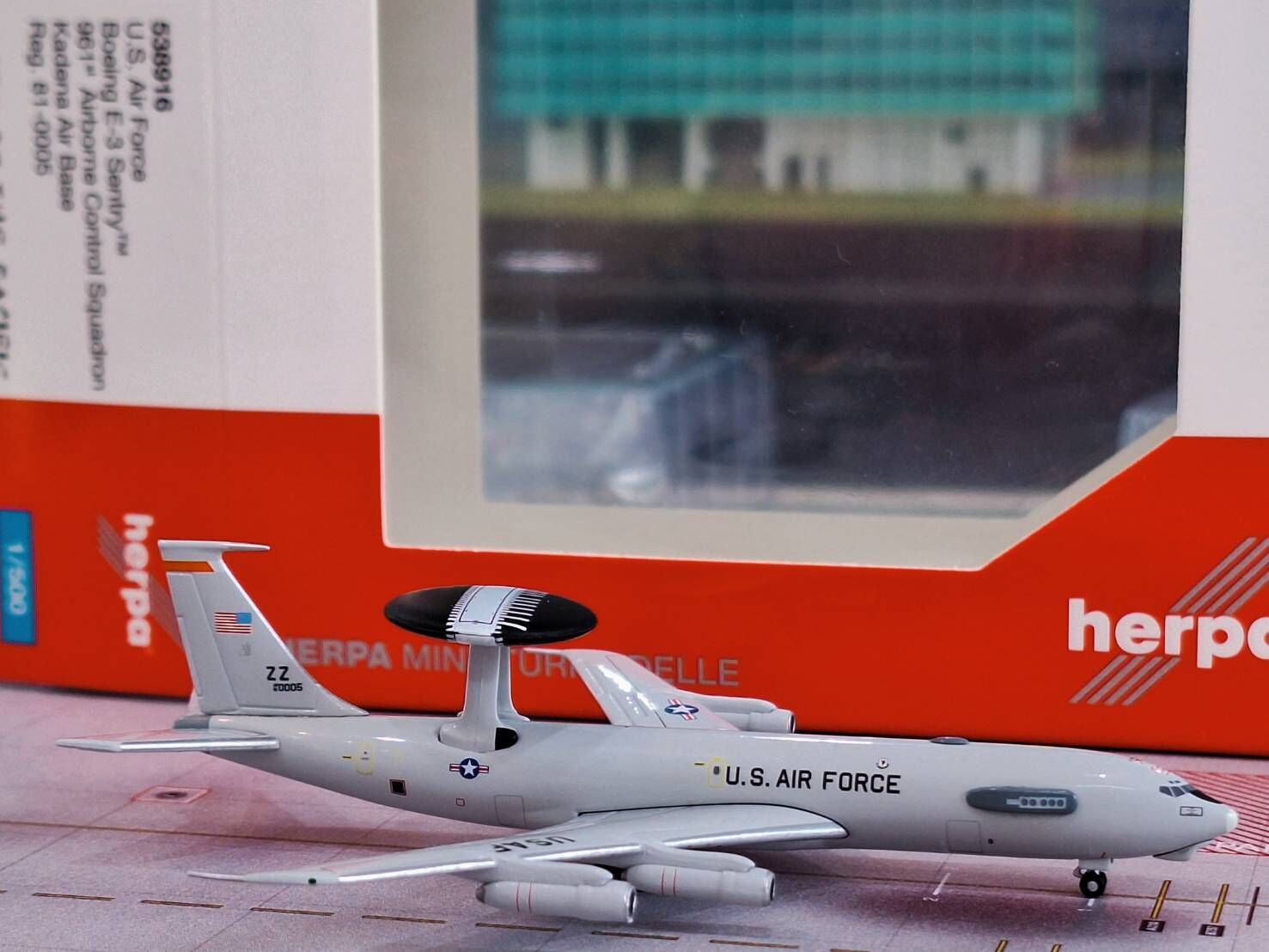 Herpa 1/500 美國空軍波音 E-3 哨兵 - 第 961 AACS，嘉手納空軍基地