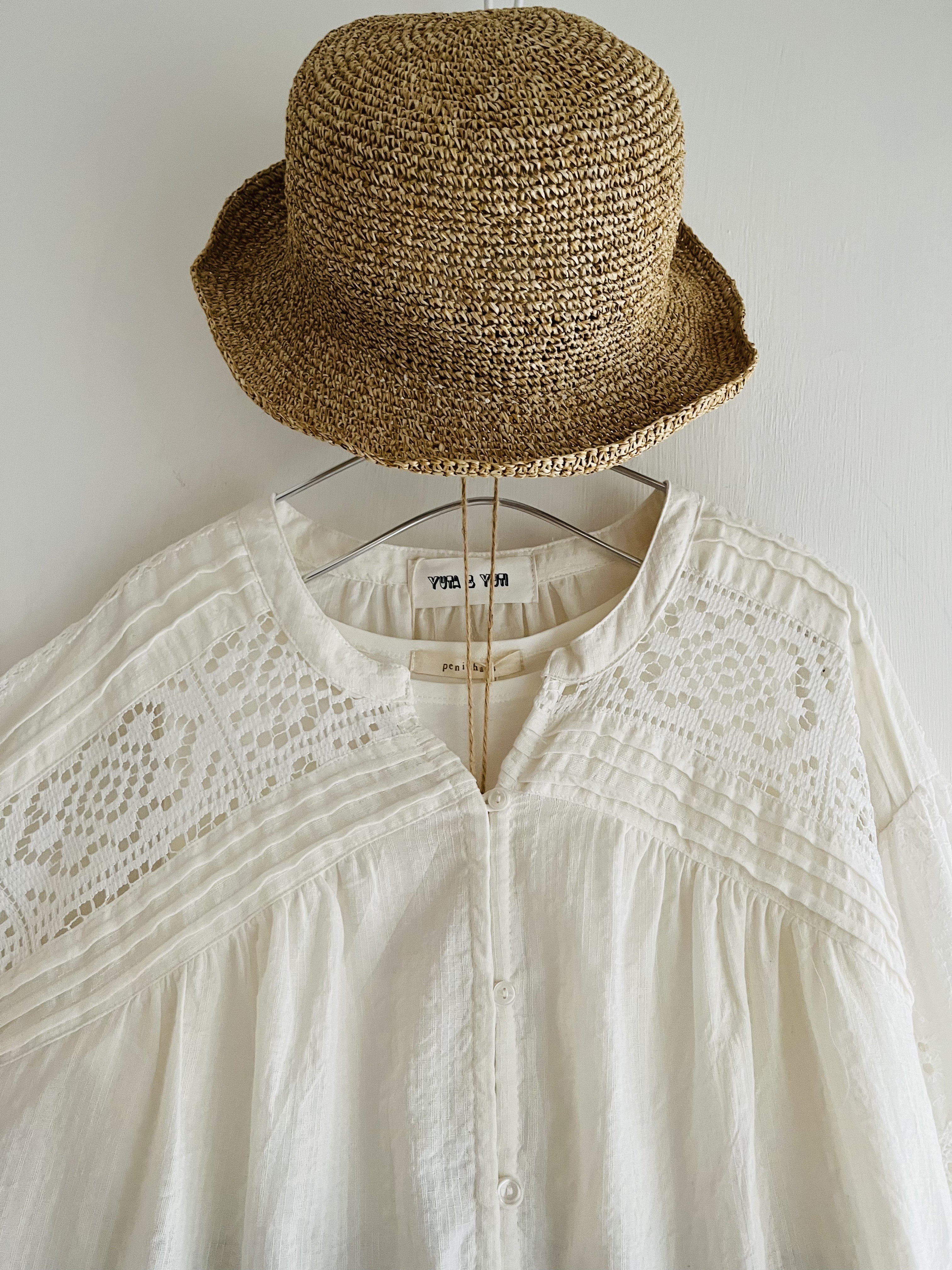 YUTA & YUTI米白色刺繡通花䄂top