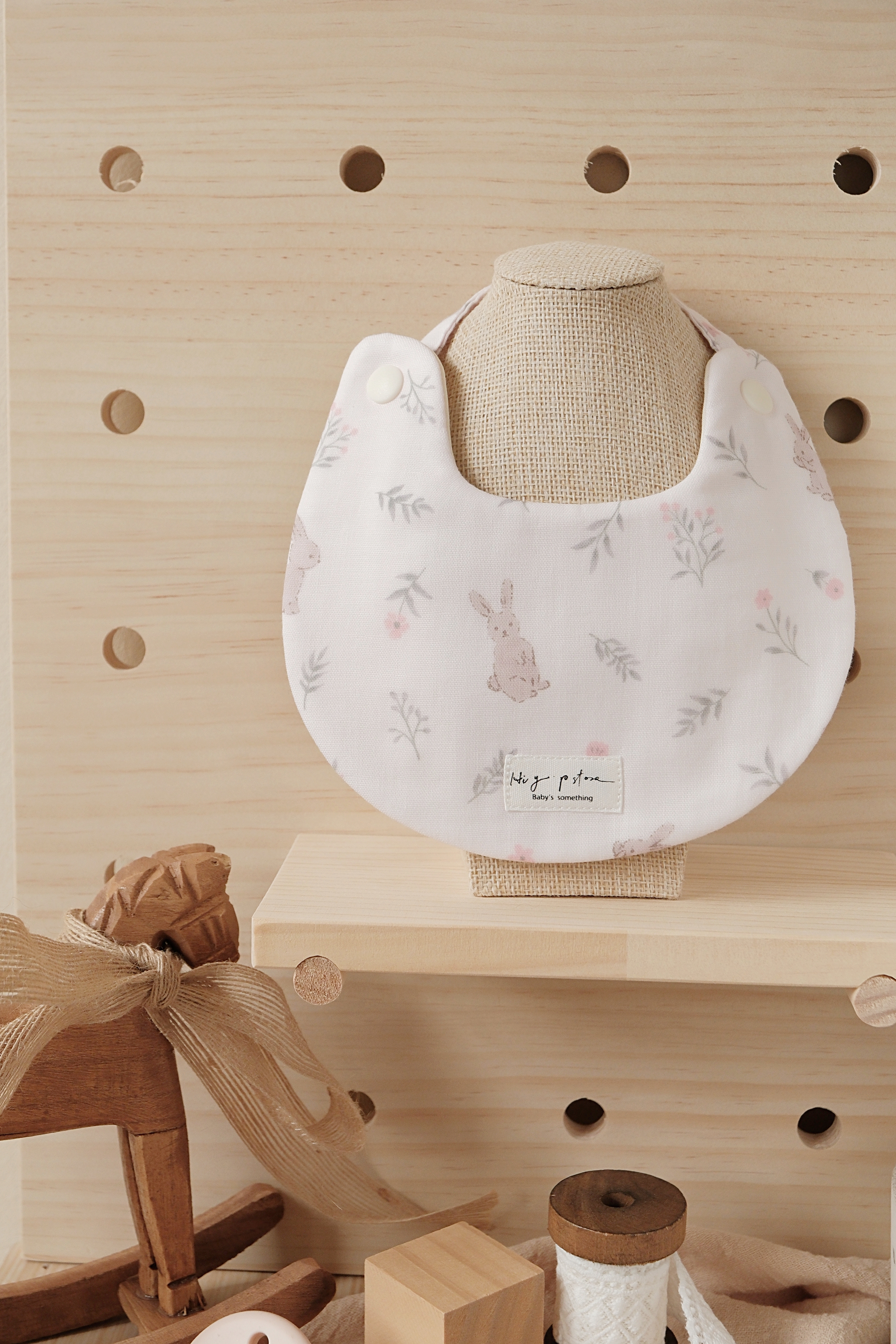 Hi Y.P store-手作圍兜-小兔花兒