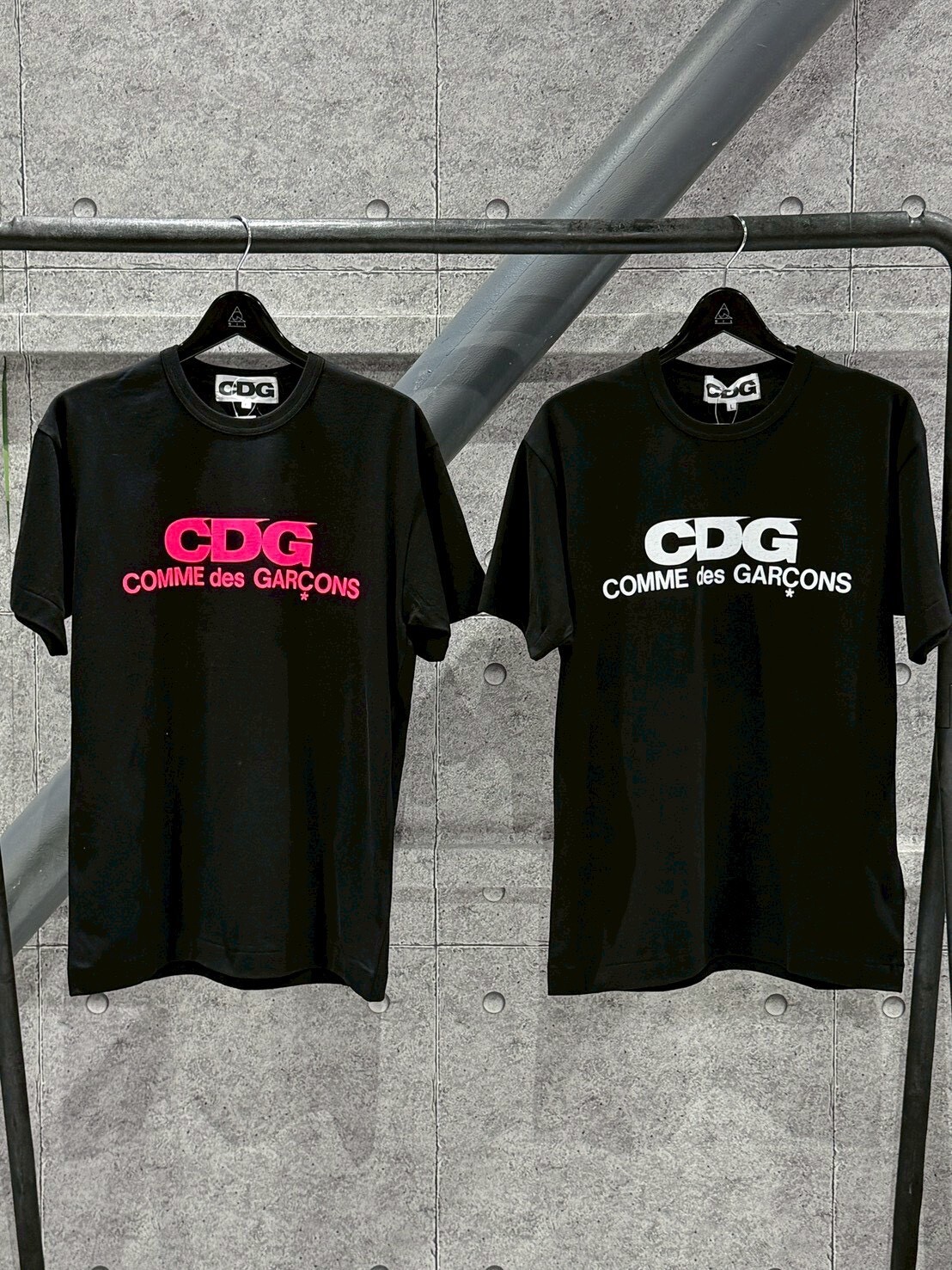Comme des Garçons CDG 經典字體Logo款短袖 T