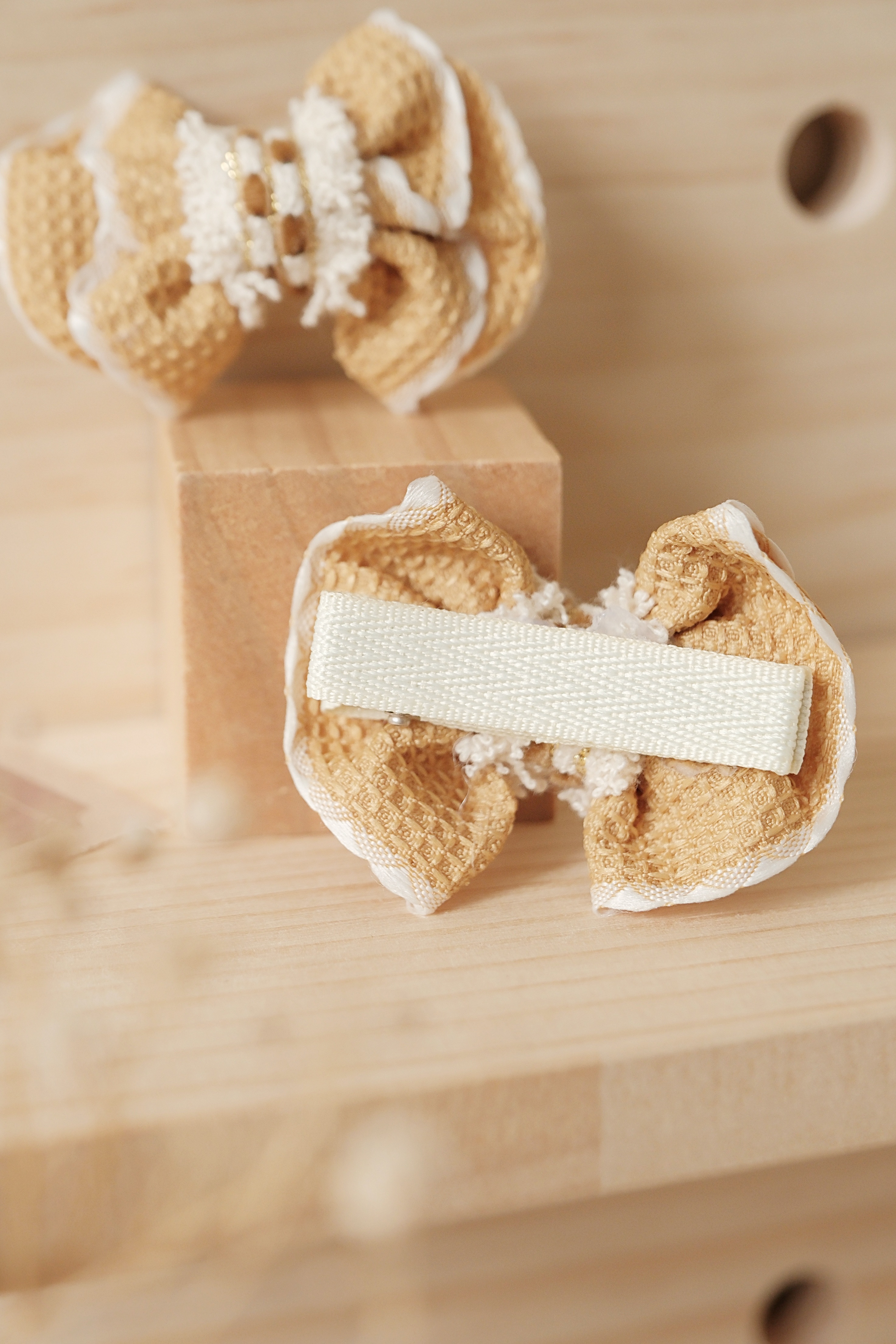 泰奶華夫格髮夾一組兩個