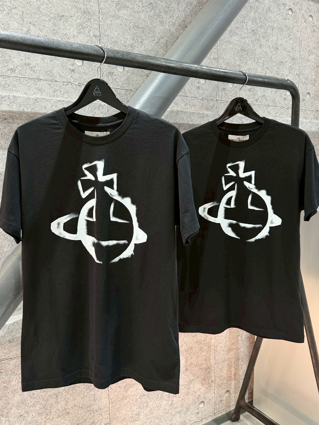 現貨四折 Vivienne Westwood 幻影大土星Logo 黑色短袖 T