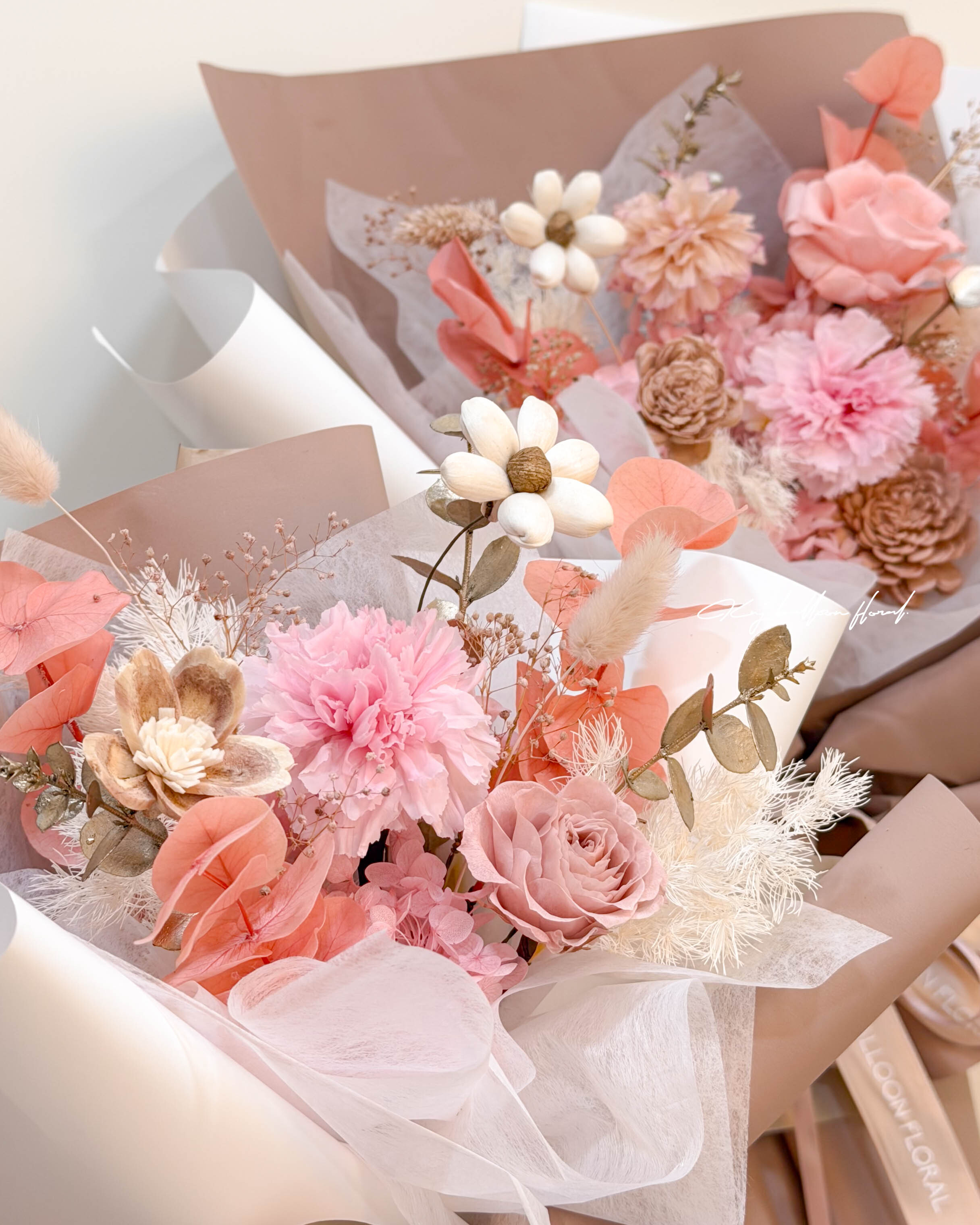 MOTHER'S DAY 朦朧粉金康乃馨花束