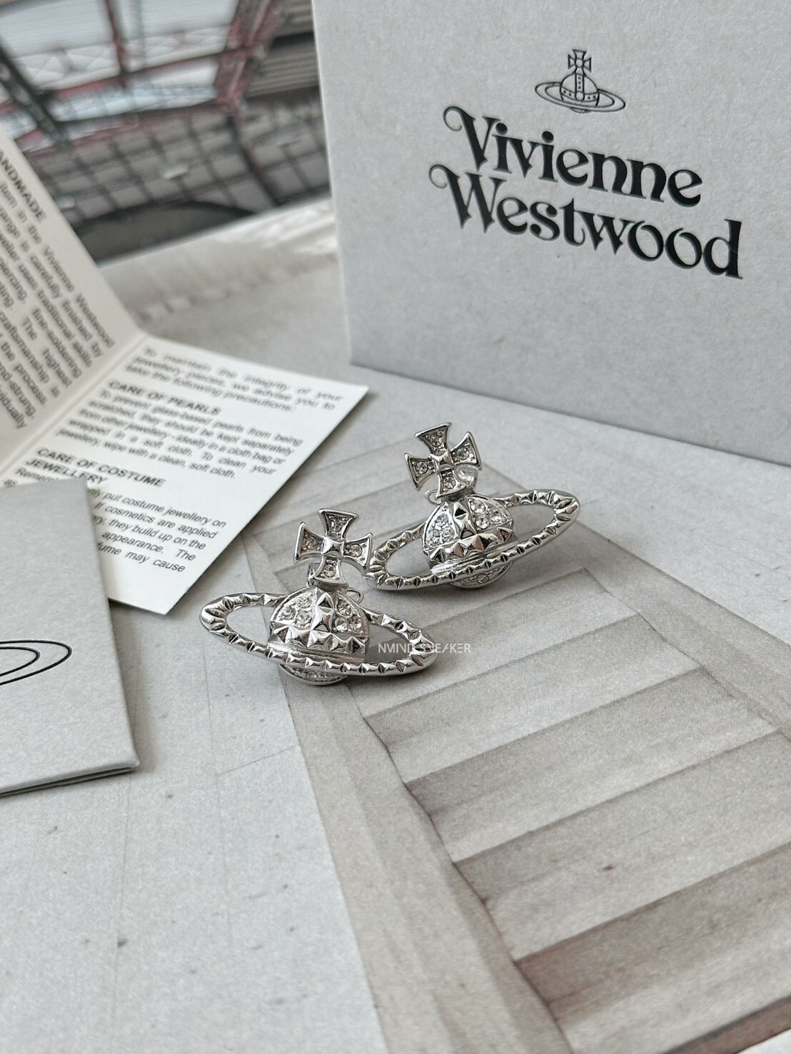 <快速出貨> Vivienne Westwood Mayfair 銀星球耳環